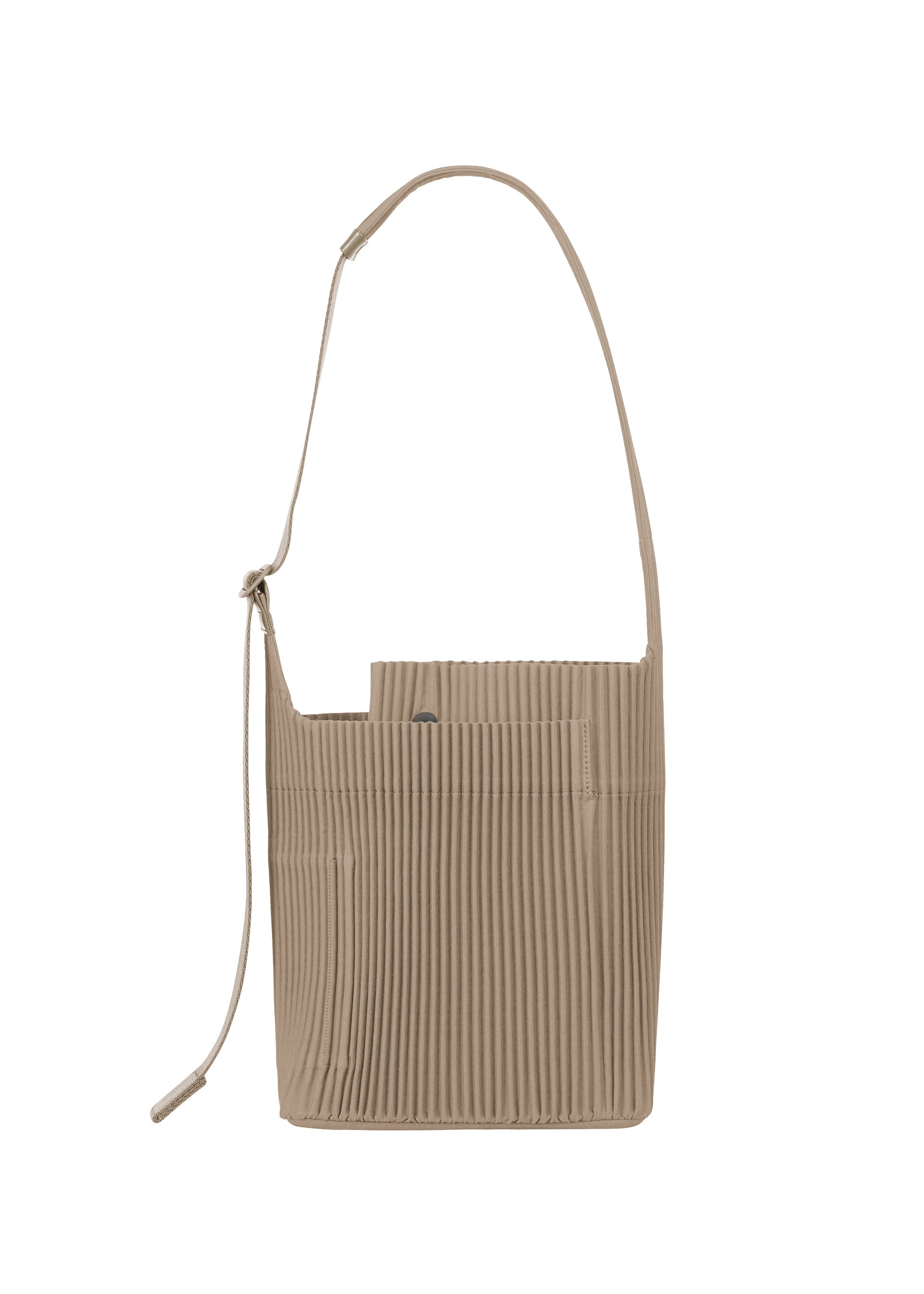 A detail shot of the HOMME PLISSÉ ISSEY MIYAKE UTILITY bag.