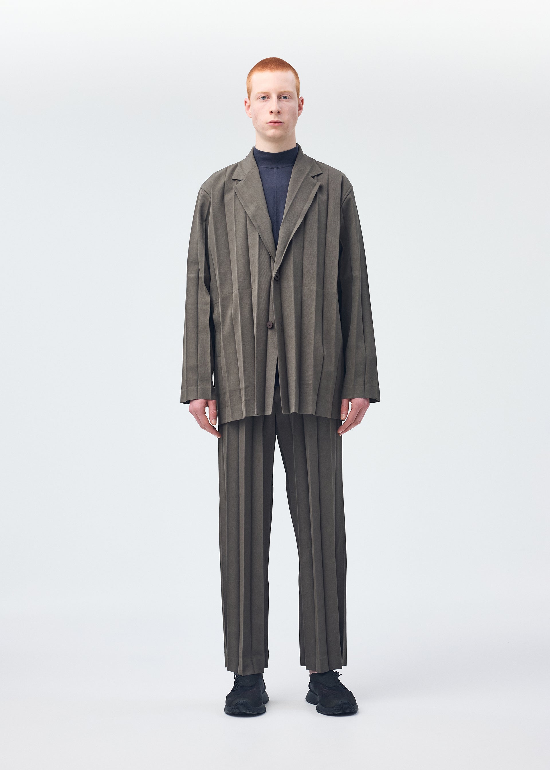 A model wears the HOMME PLISSÉ ISSEY MIYAKE EDGE ENSEMBLE jacket.