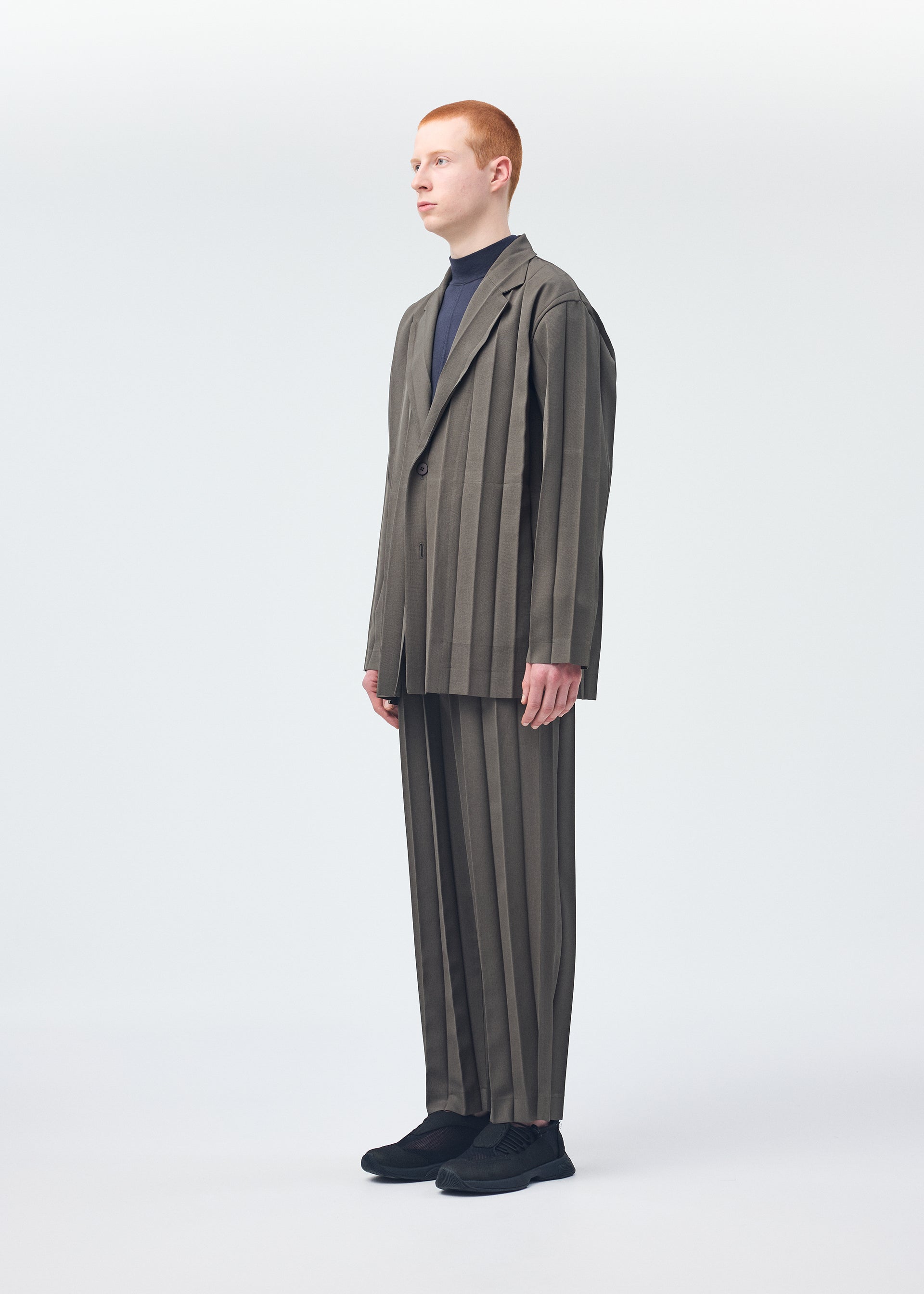 A model wears the HOMME PLISSÉ ISSEY MIYAKE EDGE ENSEMBLE jacket.