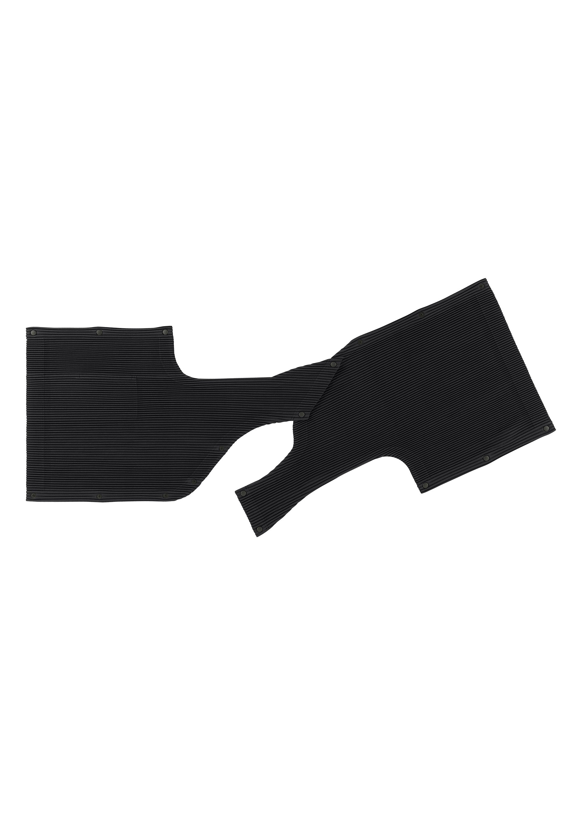 A detail shot of the HOMME PLISSÉ ISSEY MIYAKE STONE CLOUD vest.