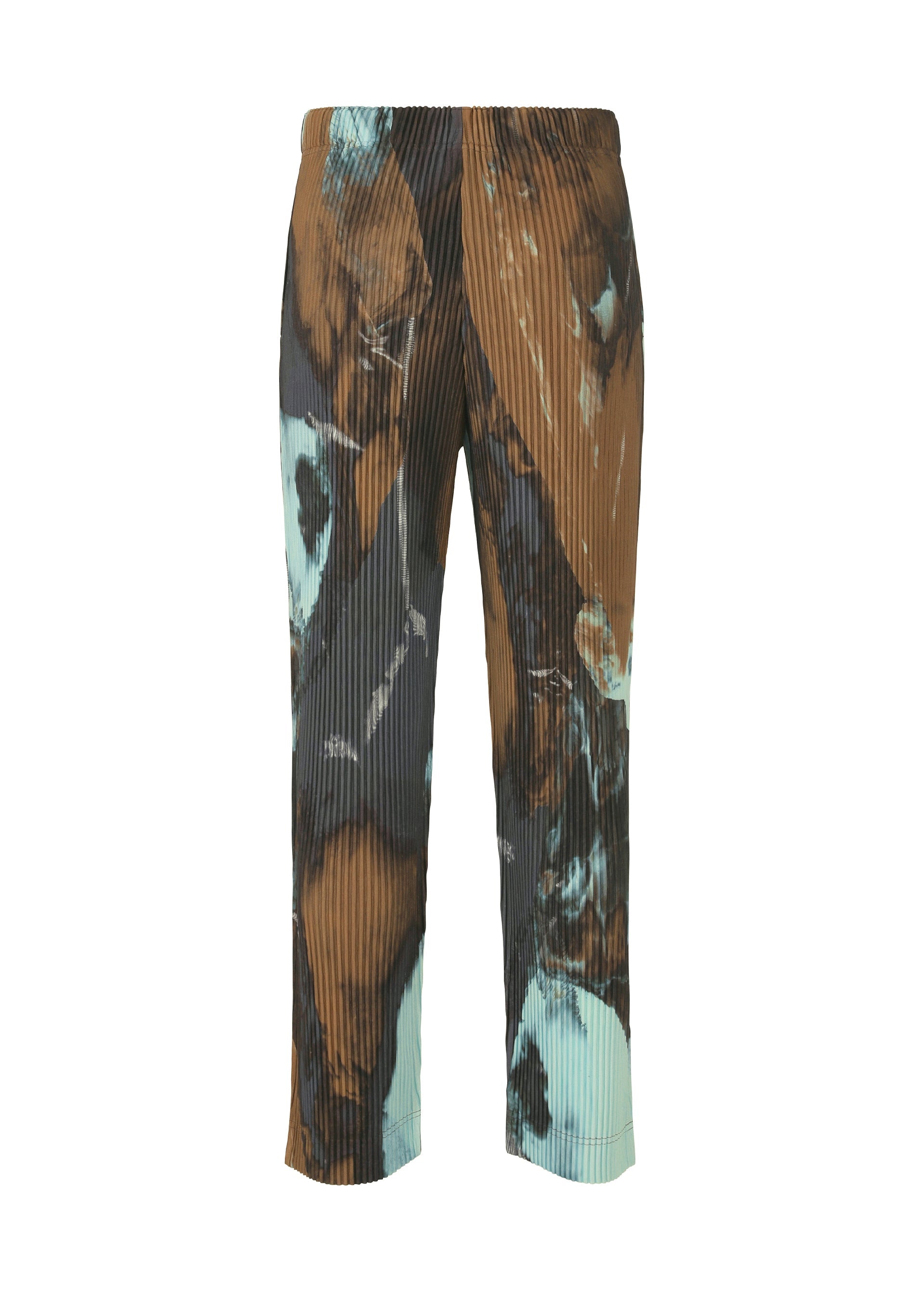 A detail shot of the HOMME PLISSÉ ISSEY MIYAKE AGATE trousers.