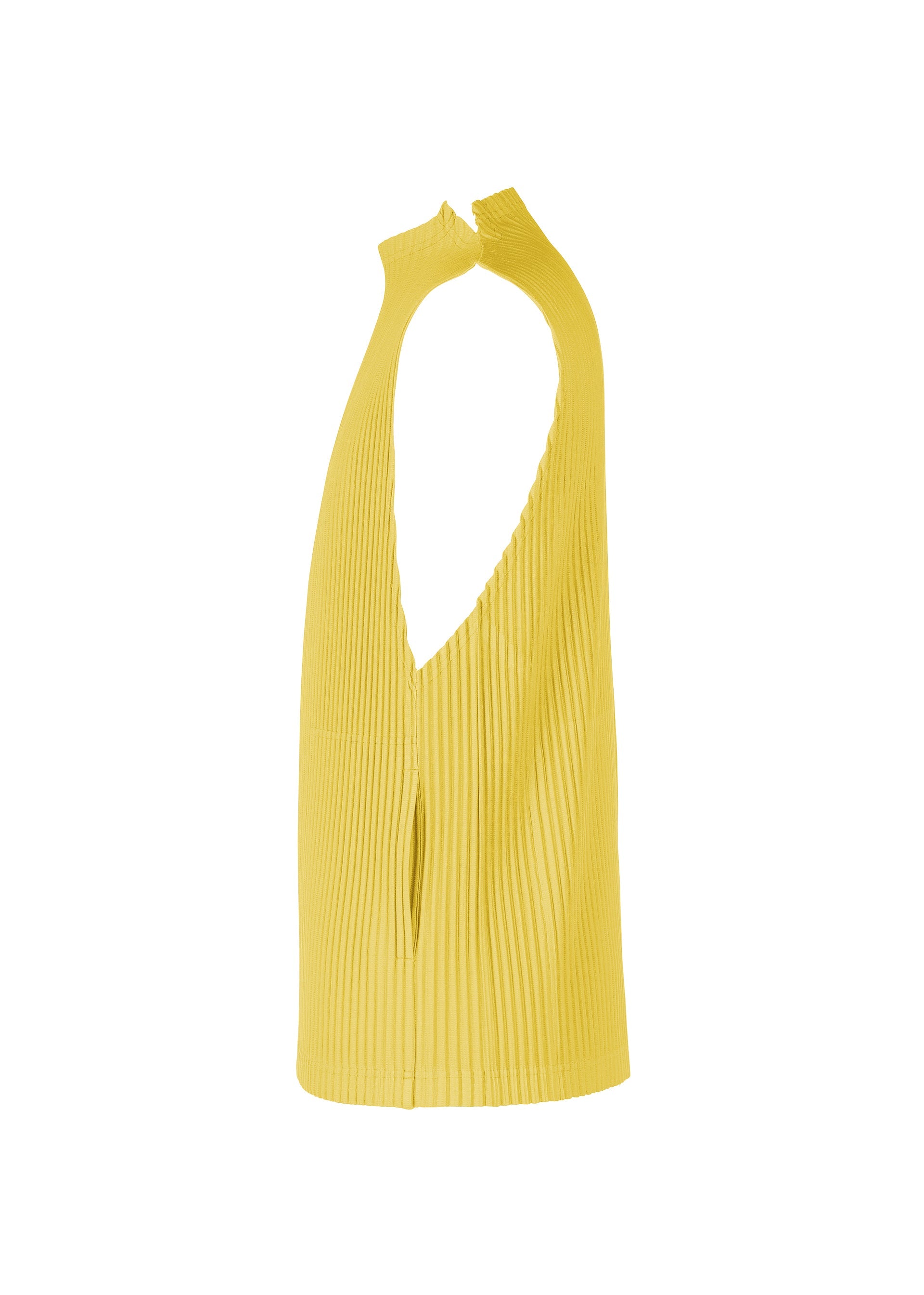 A detail shot of the HOMME PLISSÉ ISSEY MIYAKE MONTHLY COLORS JULY top.