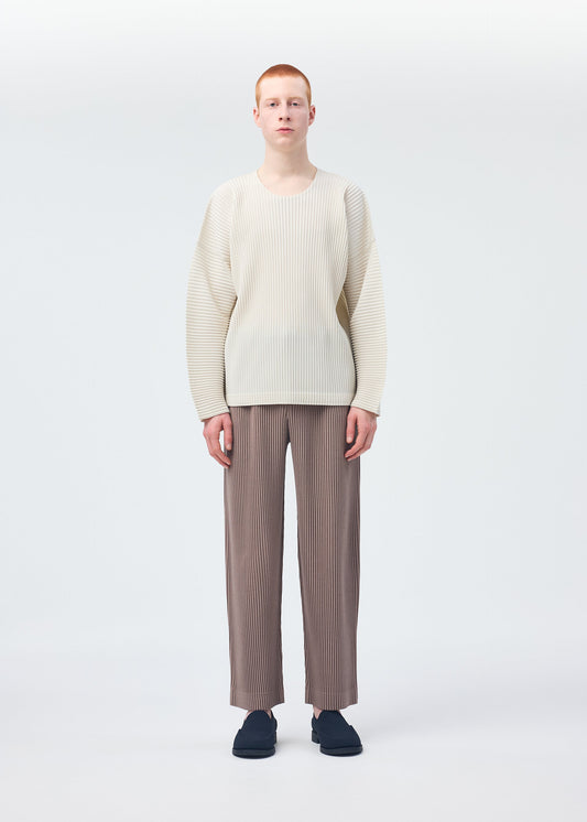 A model wears the HOMME PLISSÉ ISSEY MIYAKE MONTHLY COLORS SEPTEMBER top.