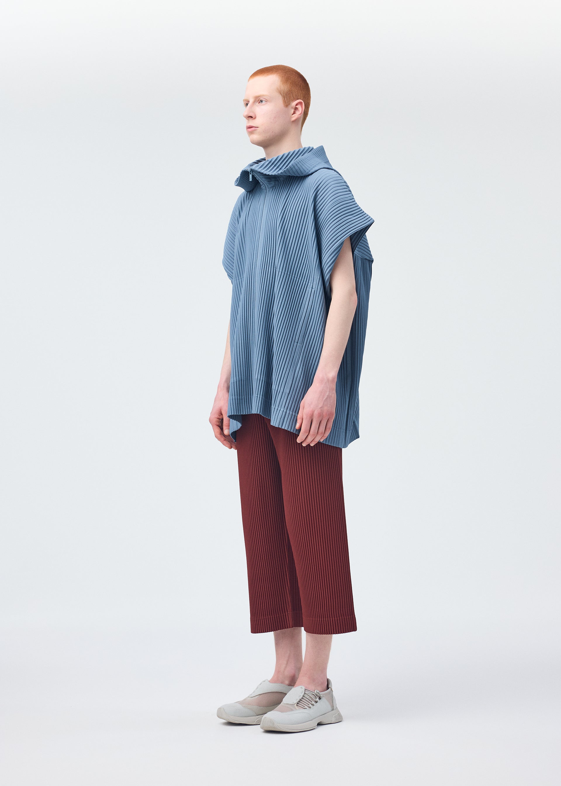 A model wears the HOMME PLISSÉ ISSEY MIYAKE MONTHLY COLORS AUGUST shirt.