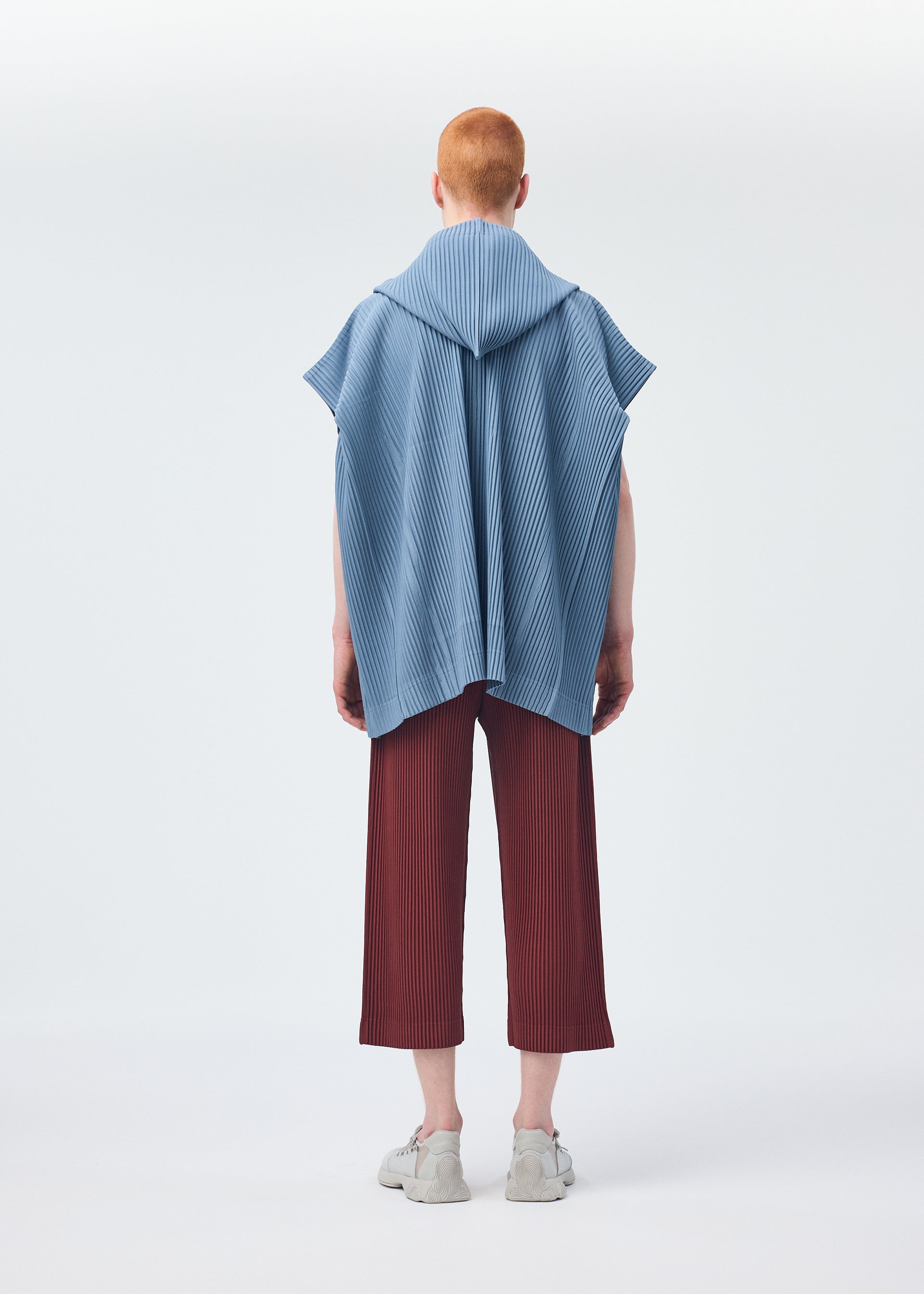 A model wears the HOMME PLISSÉ ISSEY MIYAKE MONTHLY COLORS AUGUST shirt.