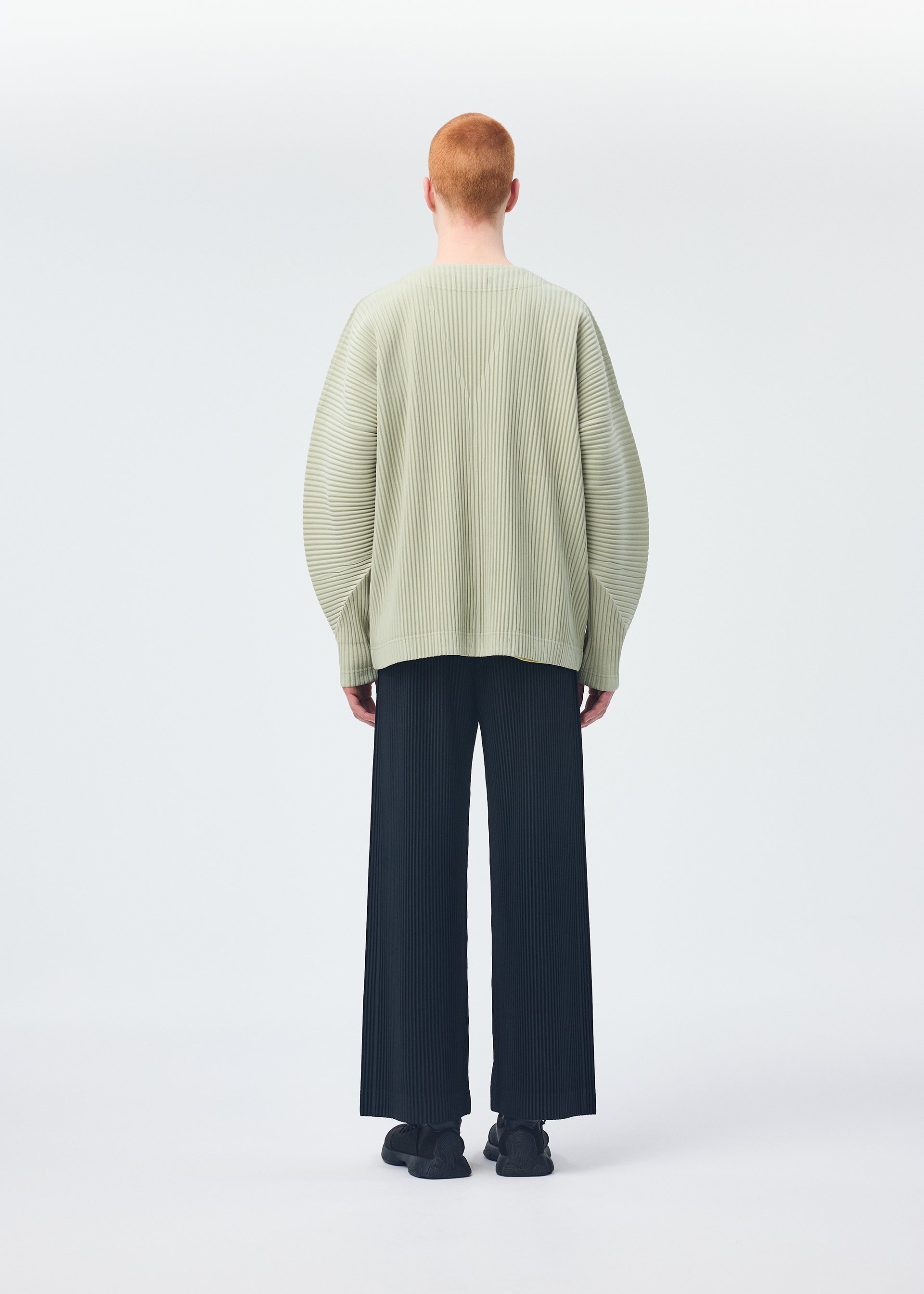 A model wears the HOMME PLISSÉ ISSEY MIYAKE MONTHLY COLORS OCTOBER shirt.