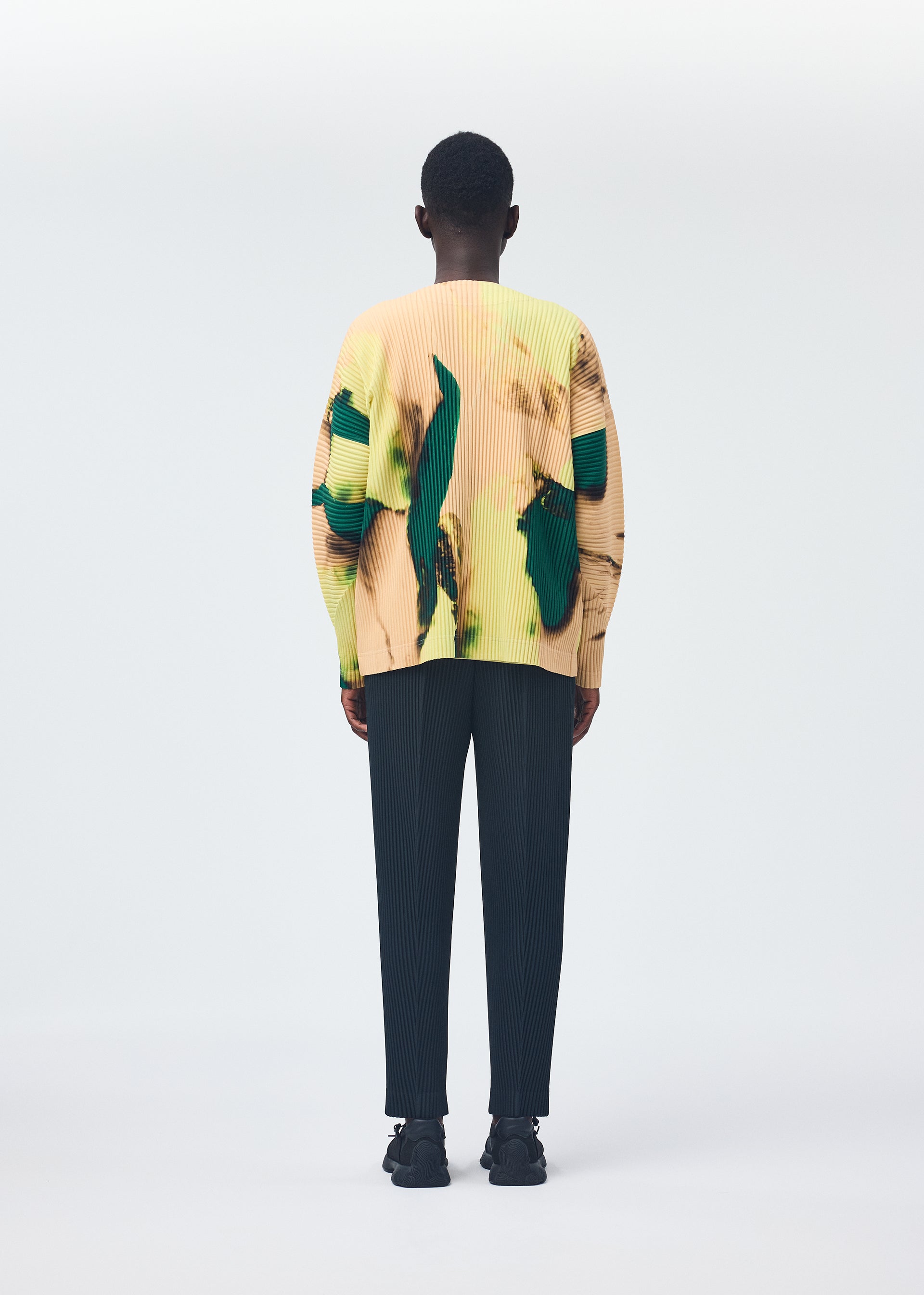 A model wears the HOMME PLISSÉ ISSEY MIYAKE AGATE shirt.