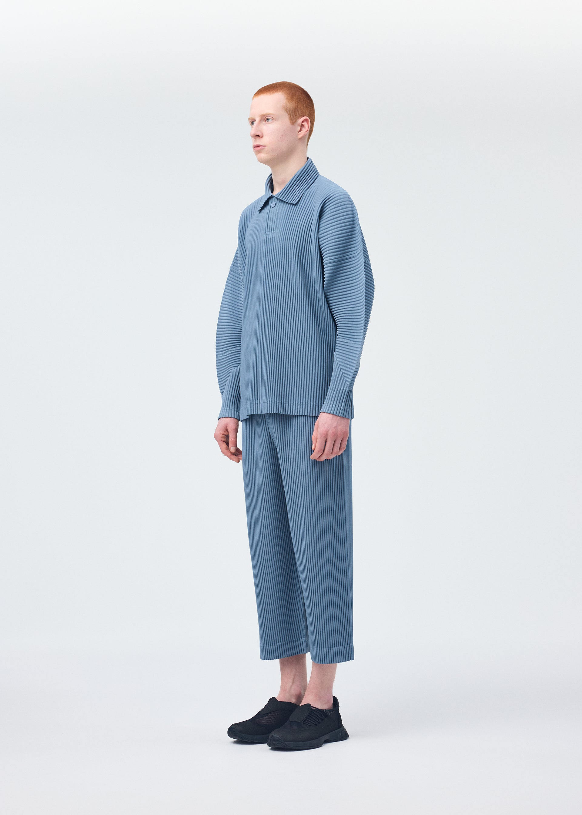 A model wears the HOMME PLISSÉ ISSEY MIYAKE MONTHLY COLORS AUGUST shirt.