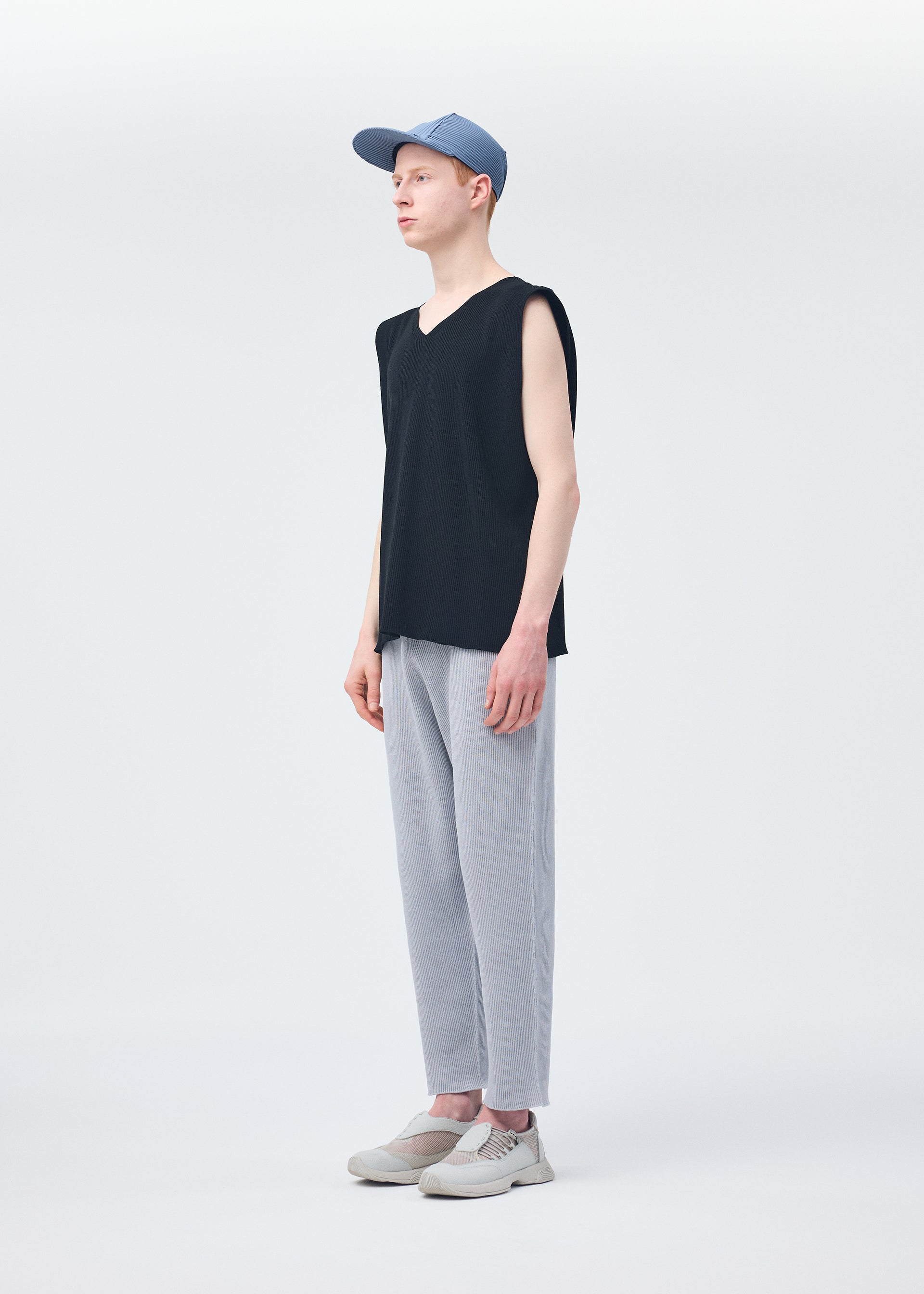 A model wears the HOMME PLISSÉ ISSEY MIYAKE BASIC KNIT vest.
