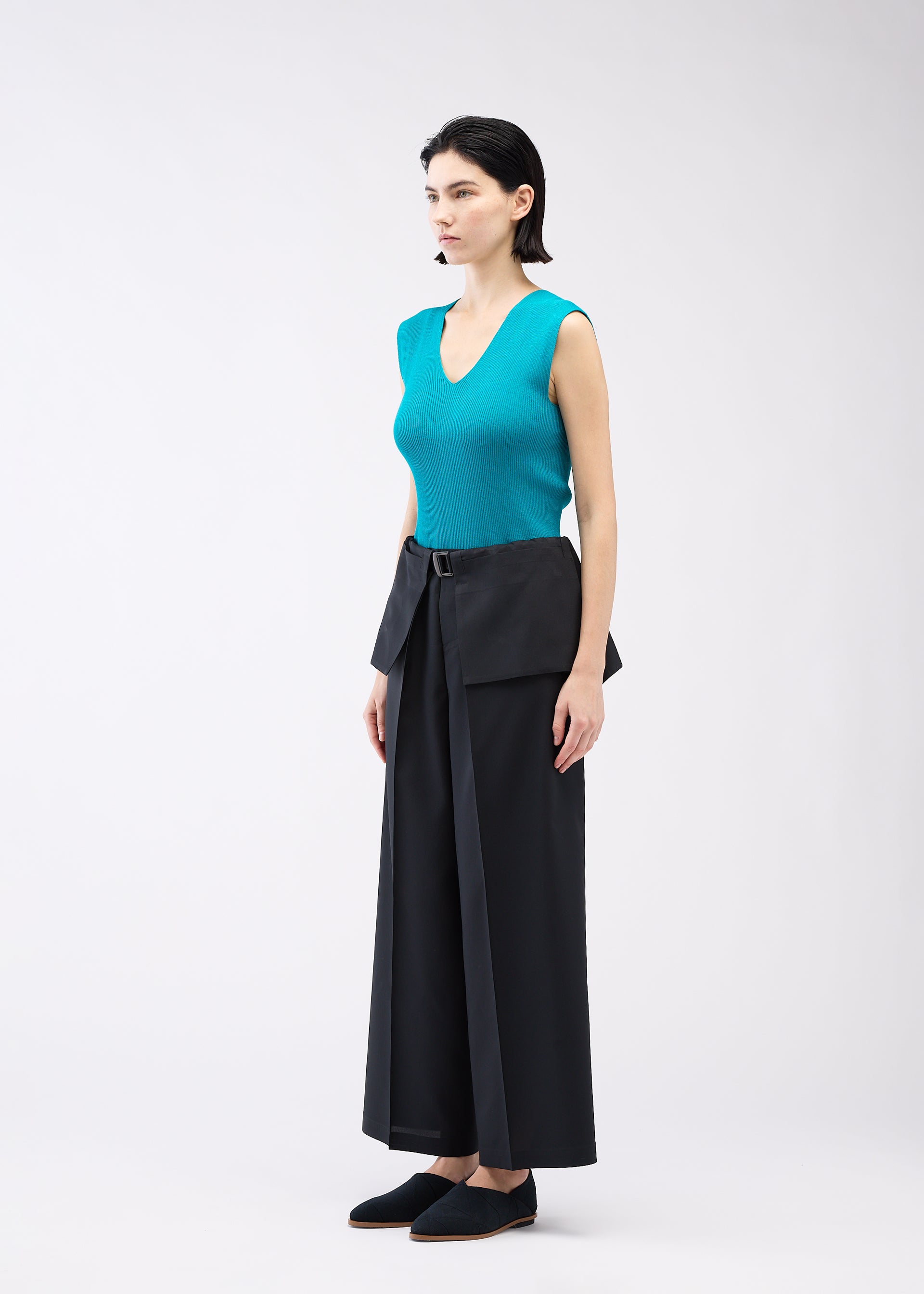 BOX COMPOSITION SOLID Trousers Black