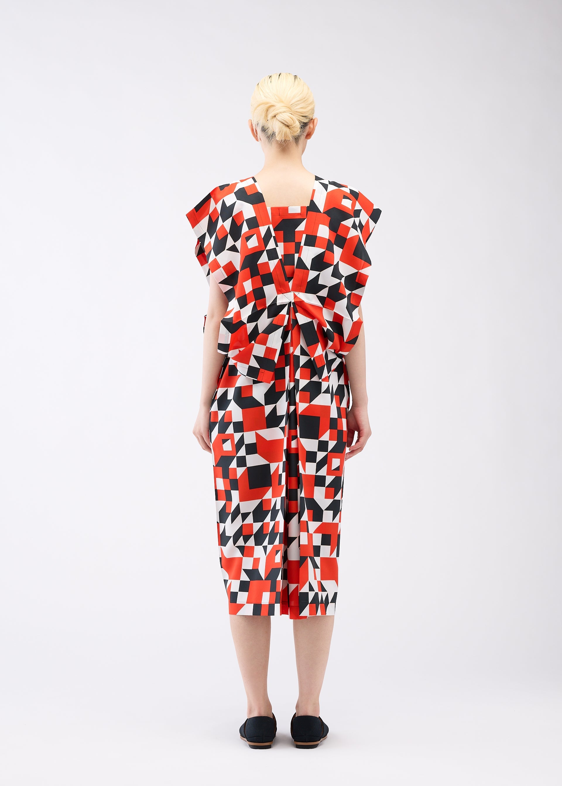 A model wears the 132 5. ISSEY MIYAKE BOX COMPOSITION dress.