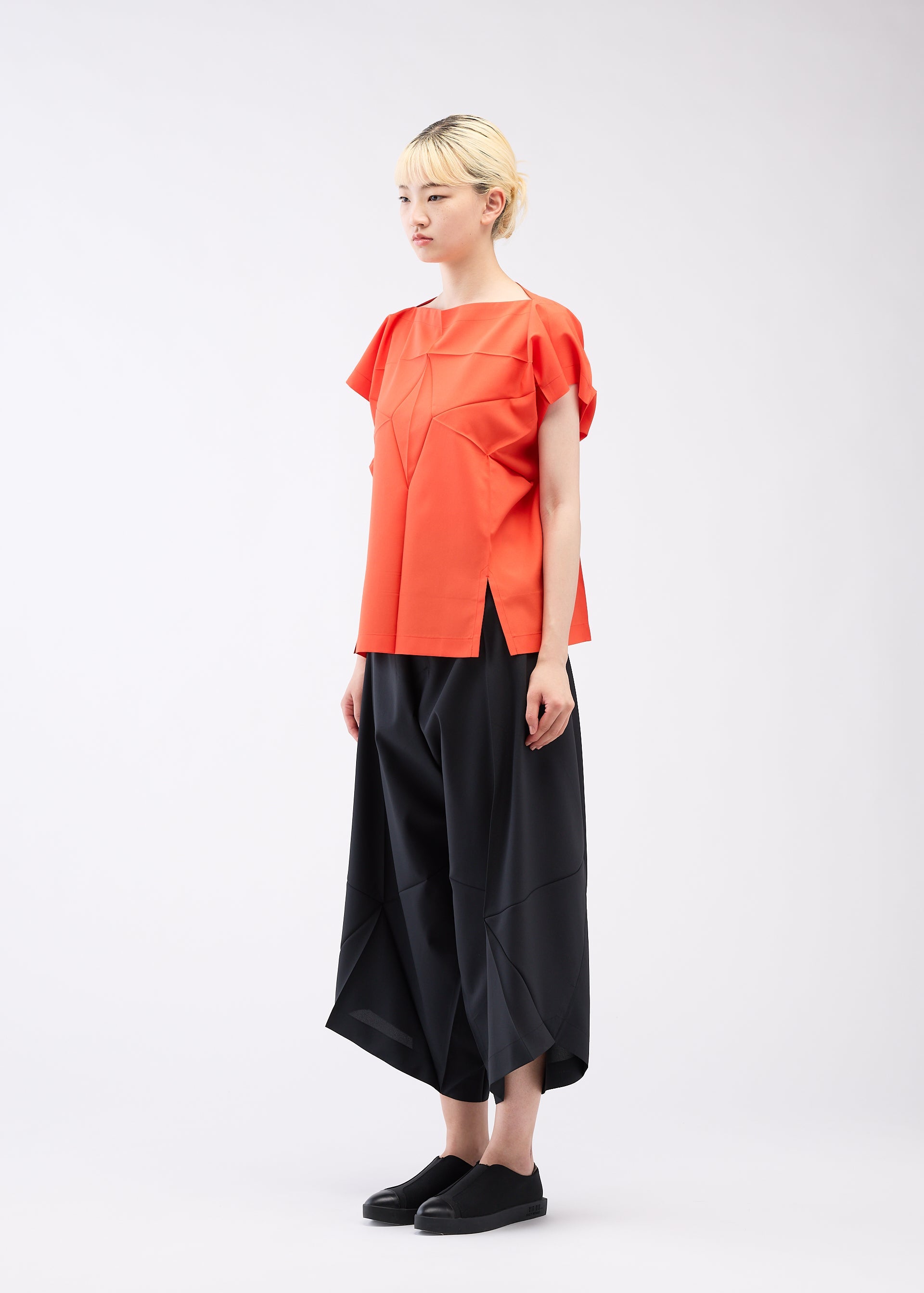 A model wears the 132 5. ISSEY MIYAKE UNIFIED HALF CUBES shirt.