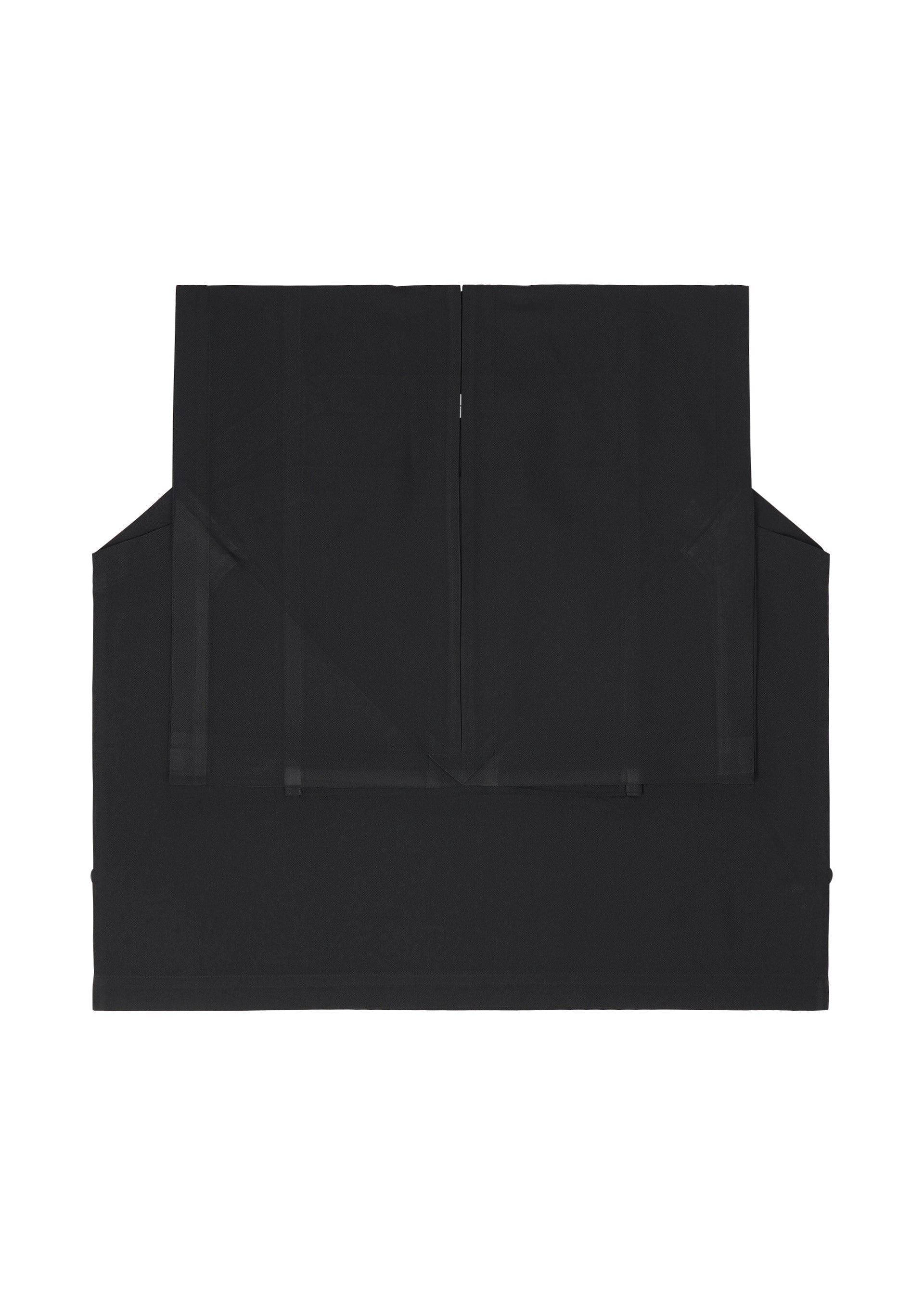 A detail shot of the 132 5. ISSEY MIYAKE BOX COMPOSITION SOLID shirt.