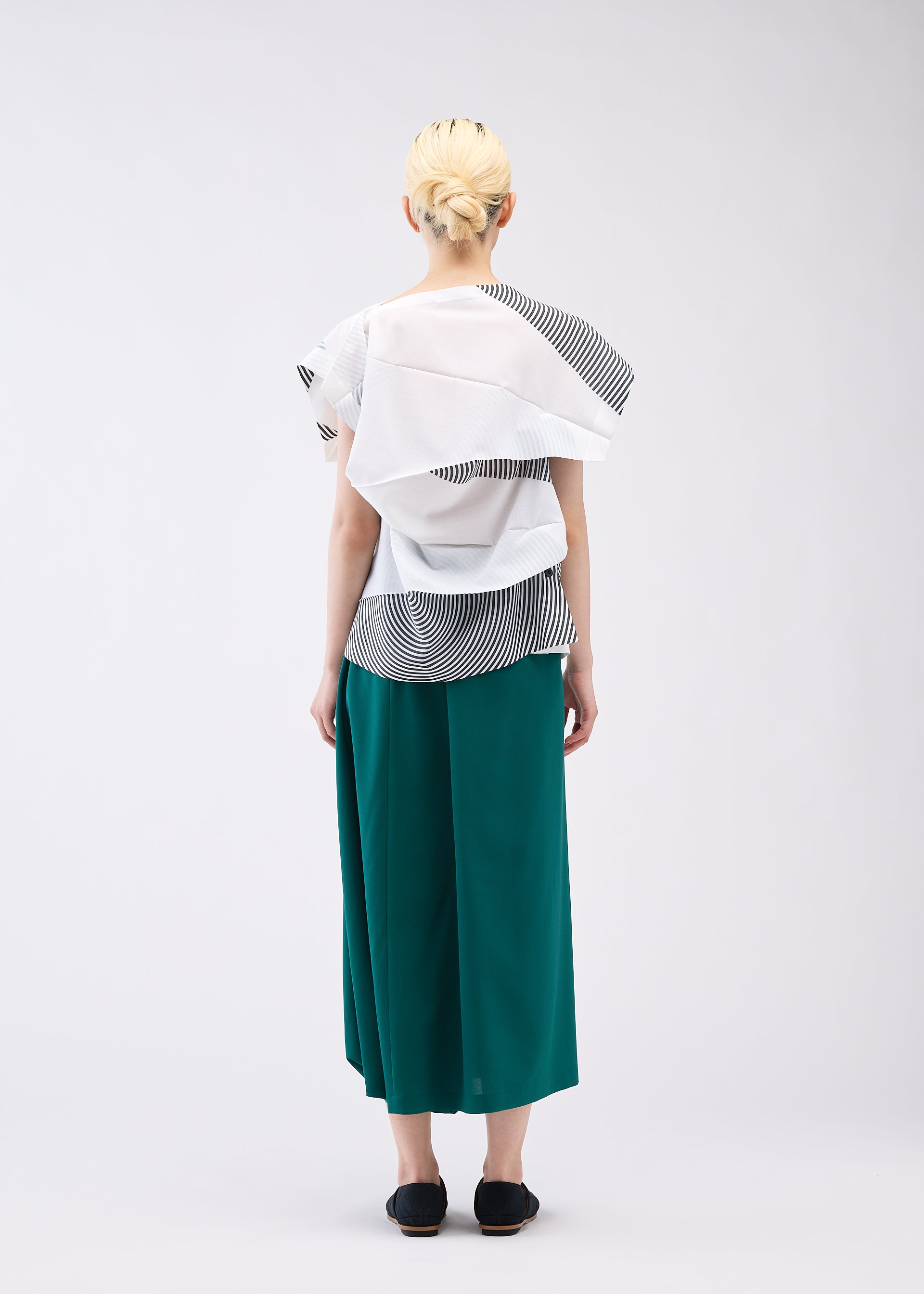 A model wears the 132 5. ISSEY MIYAKE FOLD RAMIE PRINT shirt.
