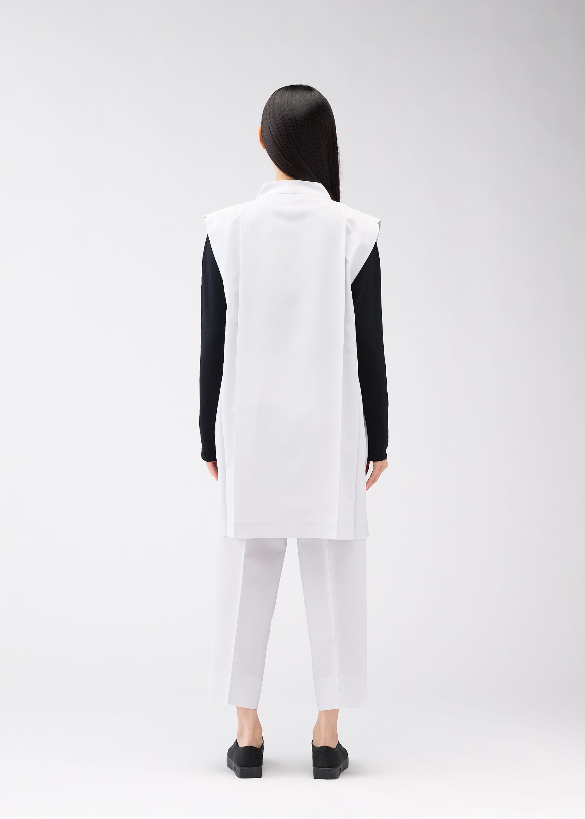 A model wears the 132 5. ISSEY MIYAKE 132 5. FLAT 1 vest.