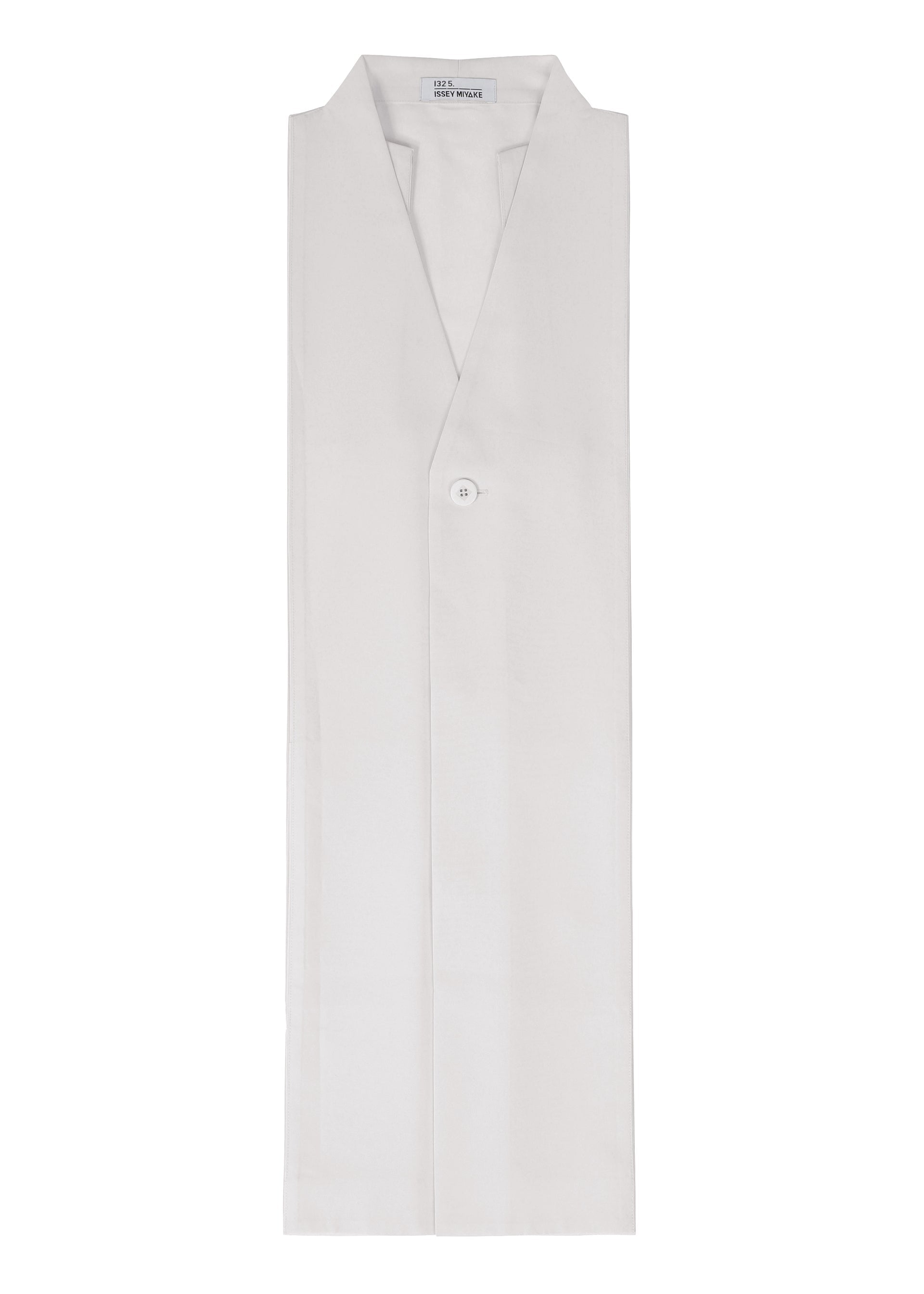 A detail shot of the 132 5. ISSEY MIYAKE 132 5. FLAT 1 vest.