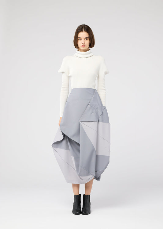 A model wears the 132 5. ISSEY MIYAKE NO.17 PRINT skirt.