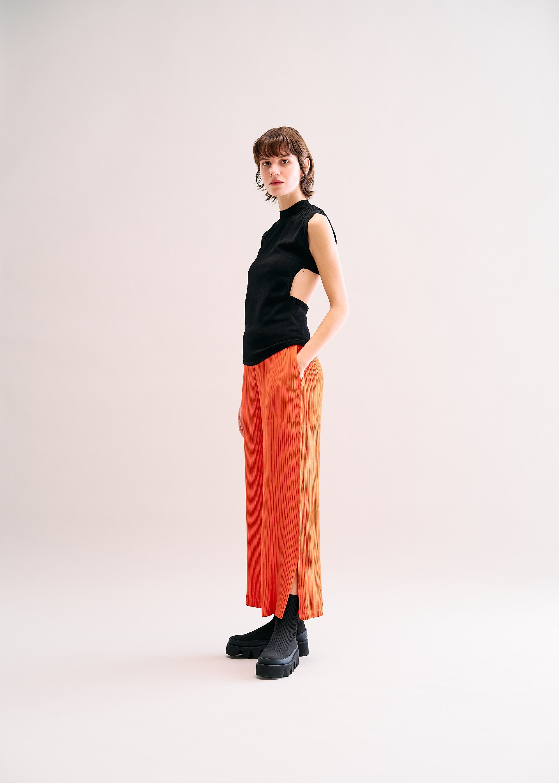 HATCHING BOTTOMS Trousers Black