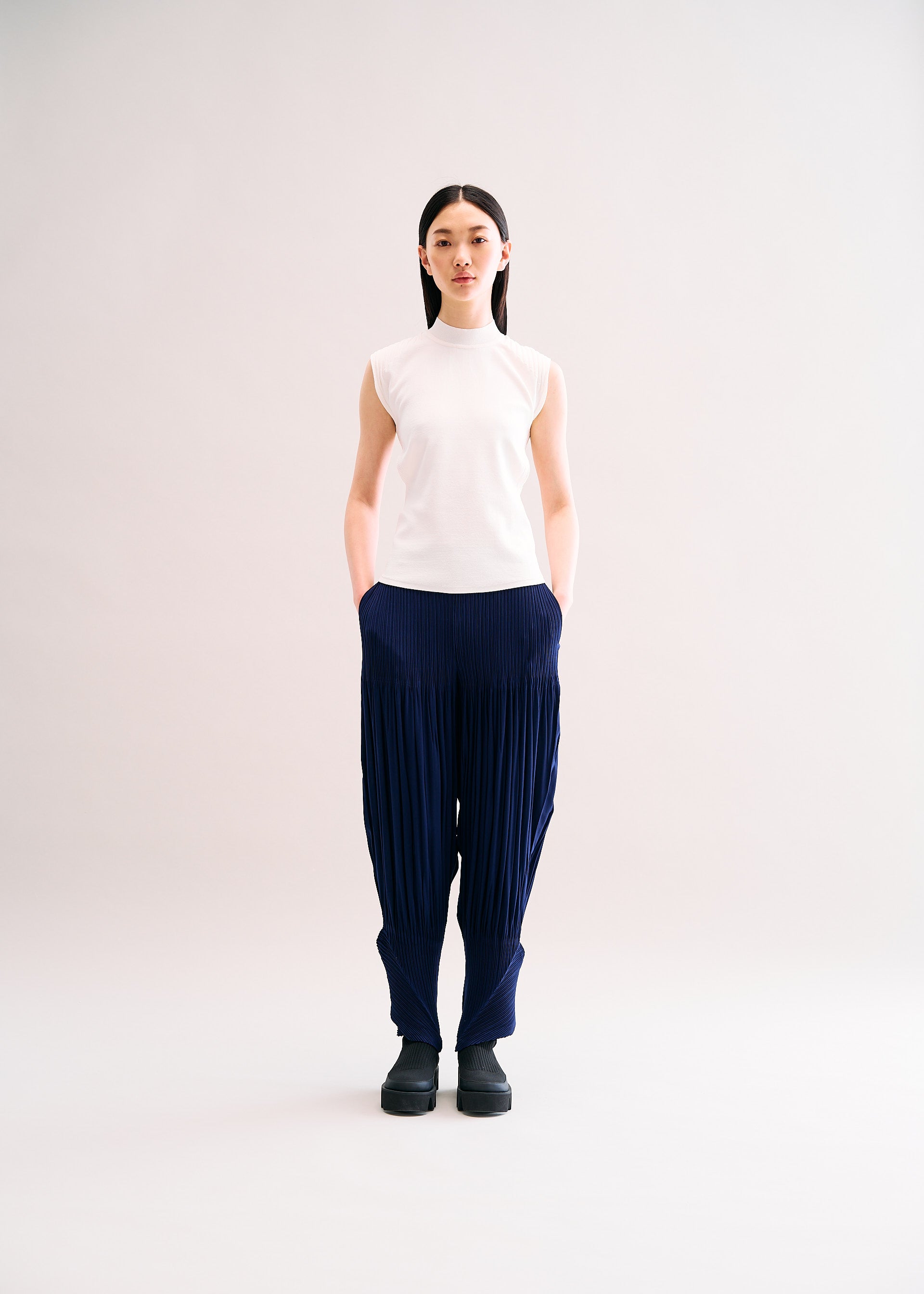 HATCHING BOTTOMS Trousers Black