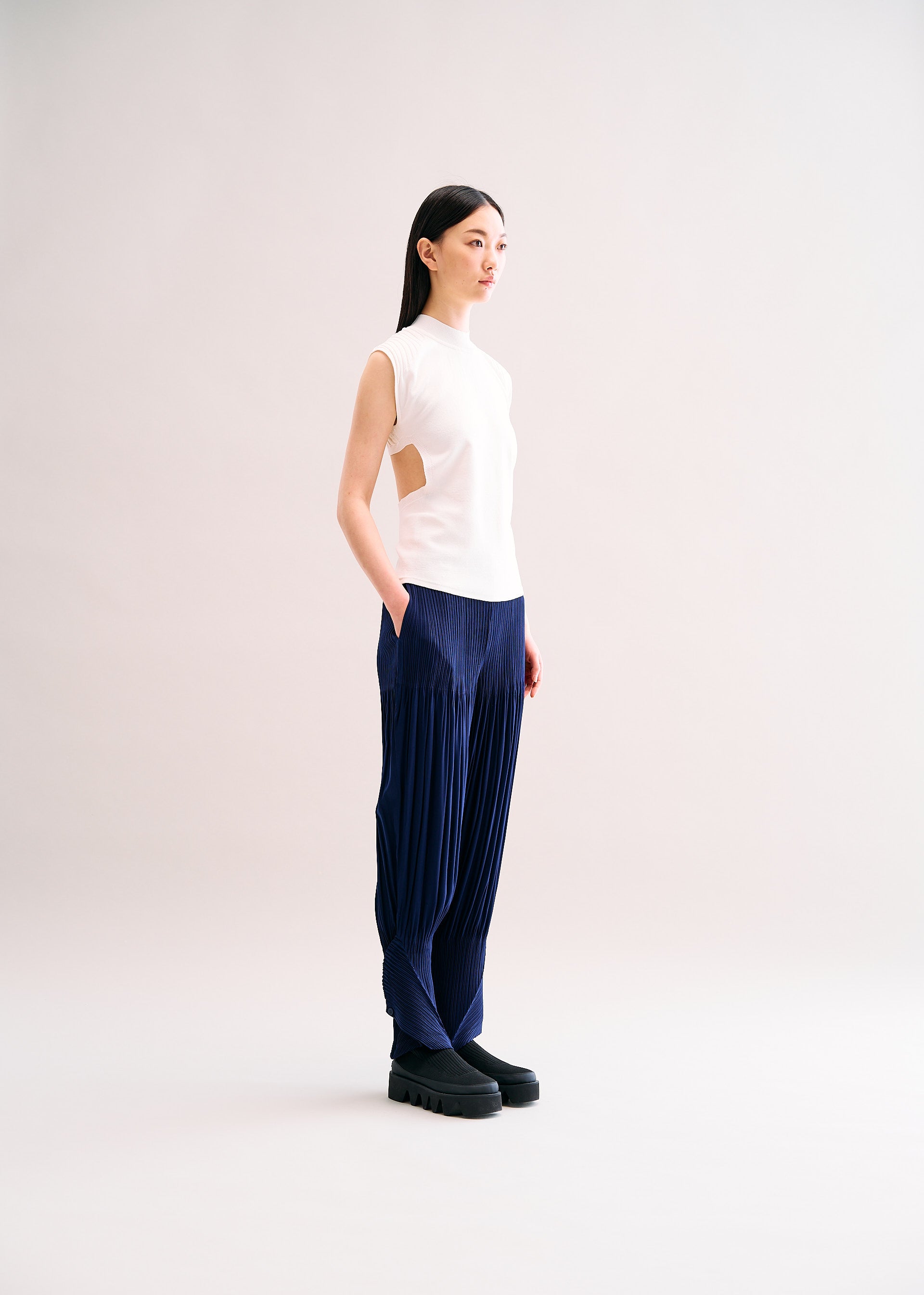 HATCHING BOTTOMS Trousers Black