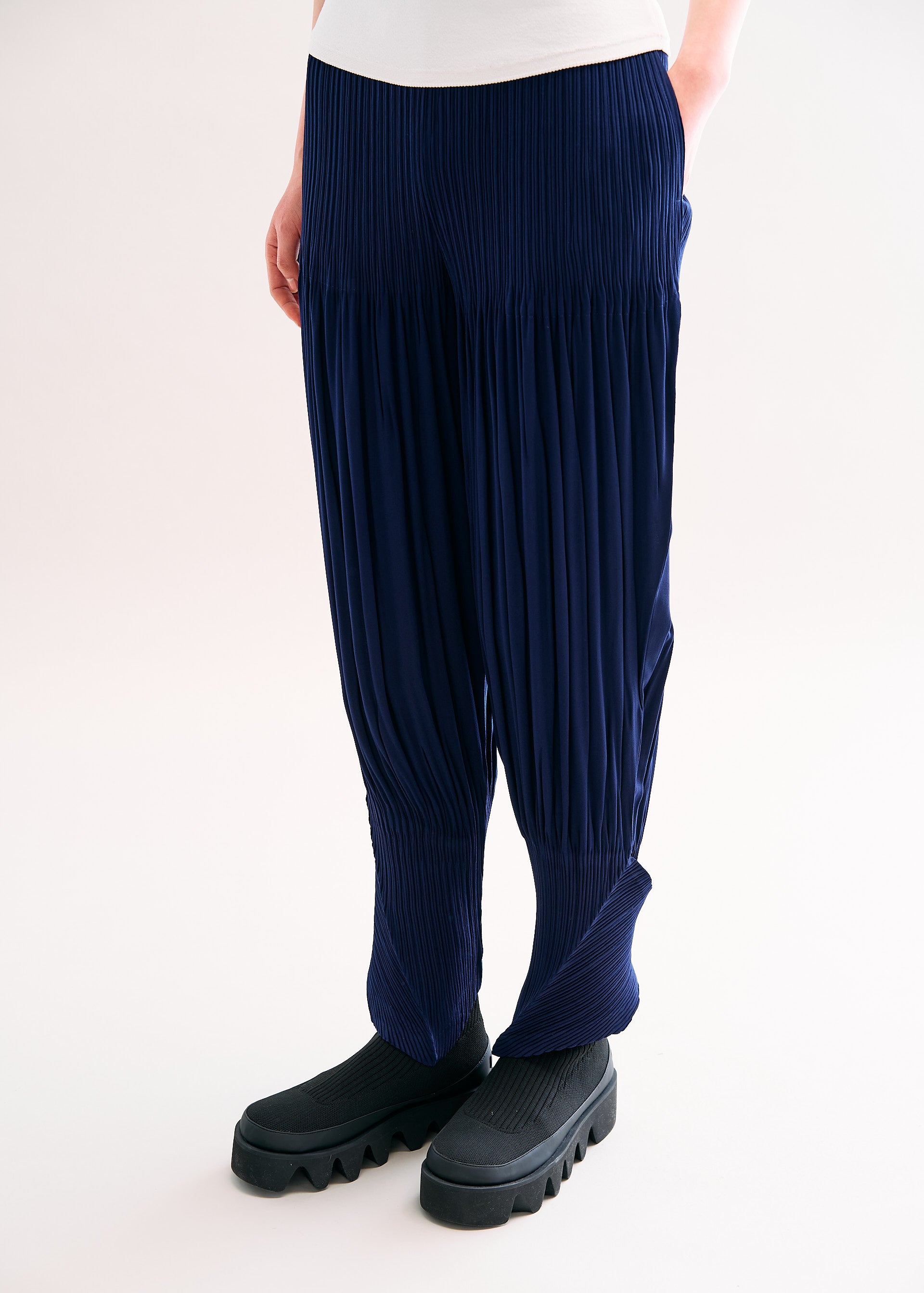 HATCHING BOTTOMS Trousers Black