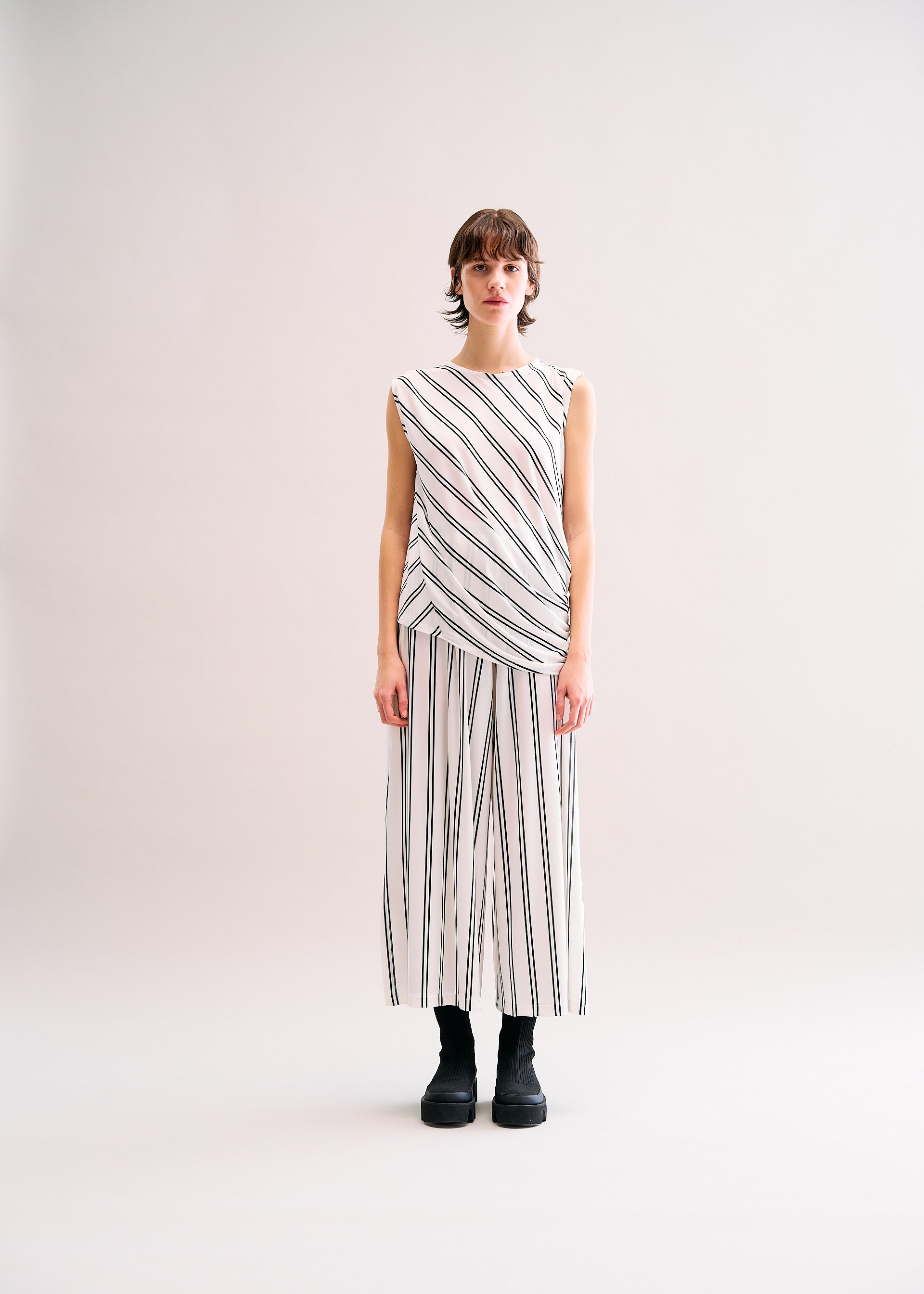 STRIPE DRAPE JERSEY Trousers White