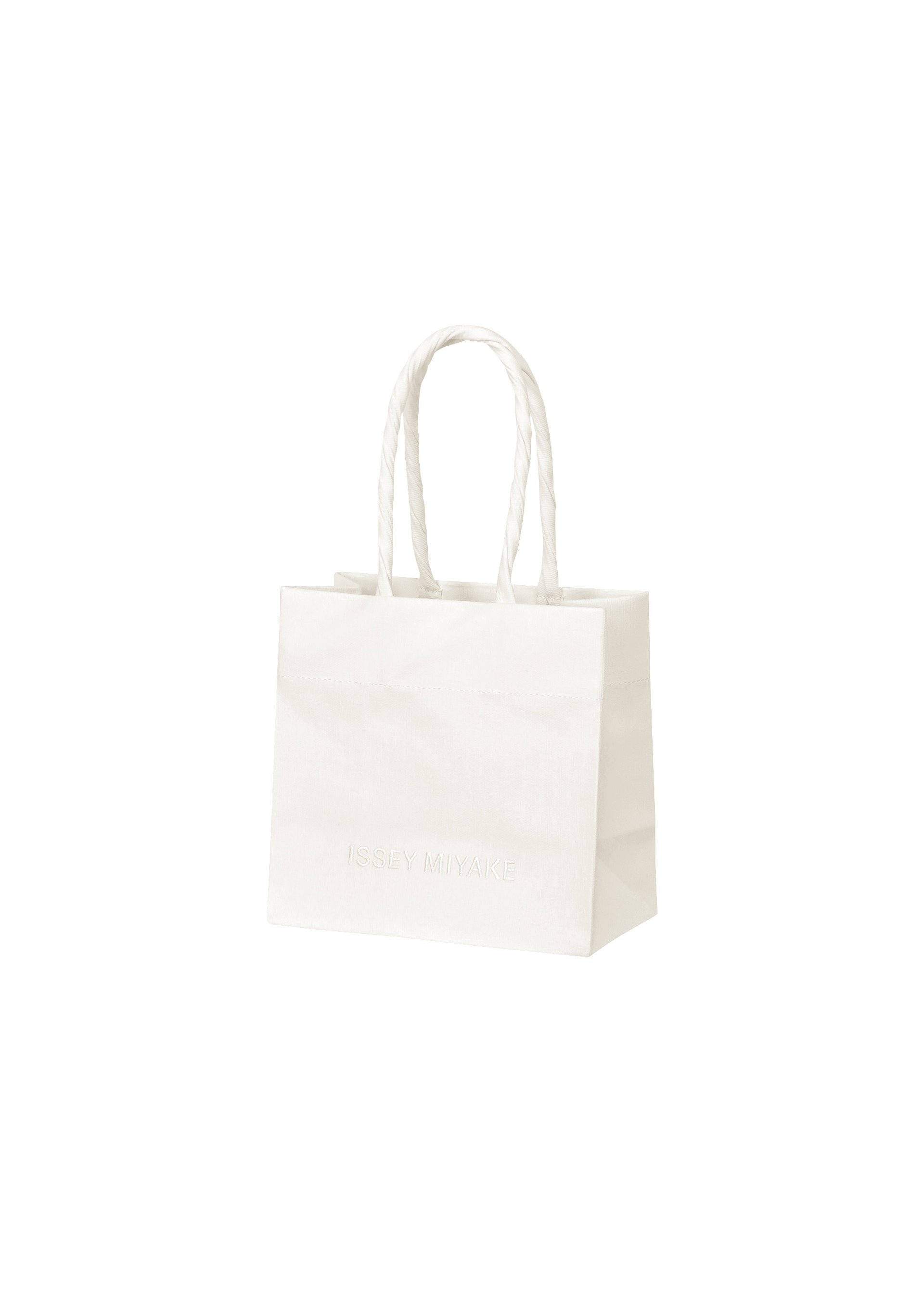 A product shot of the ISSEY MIYAKE PAPER BAG bag in asa white (06).