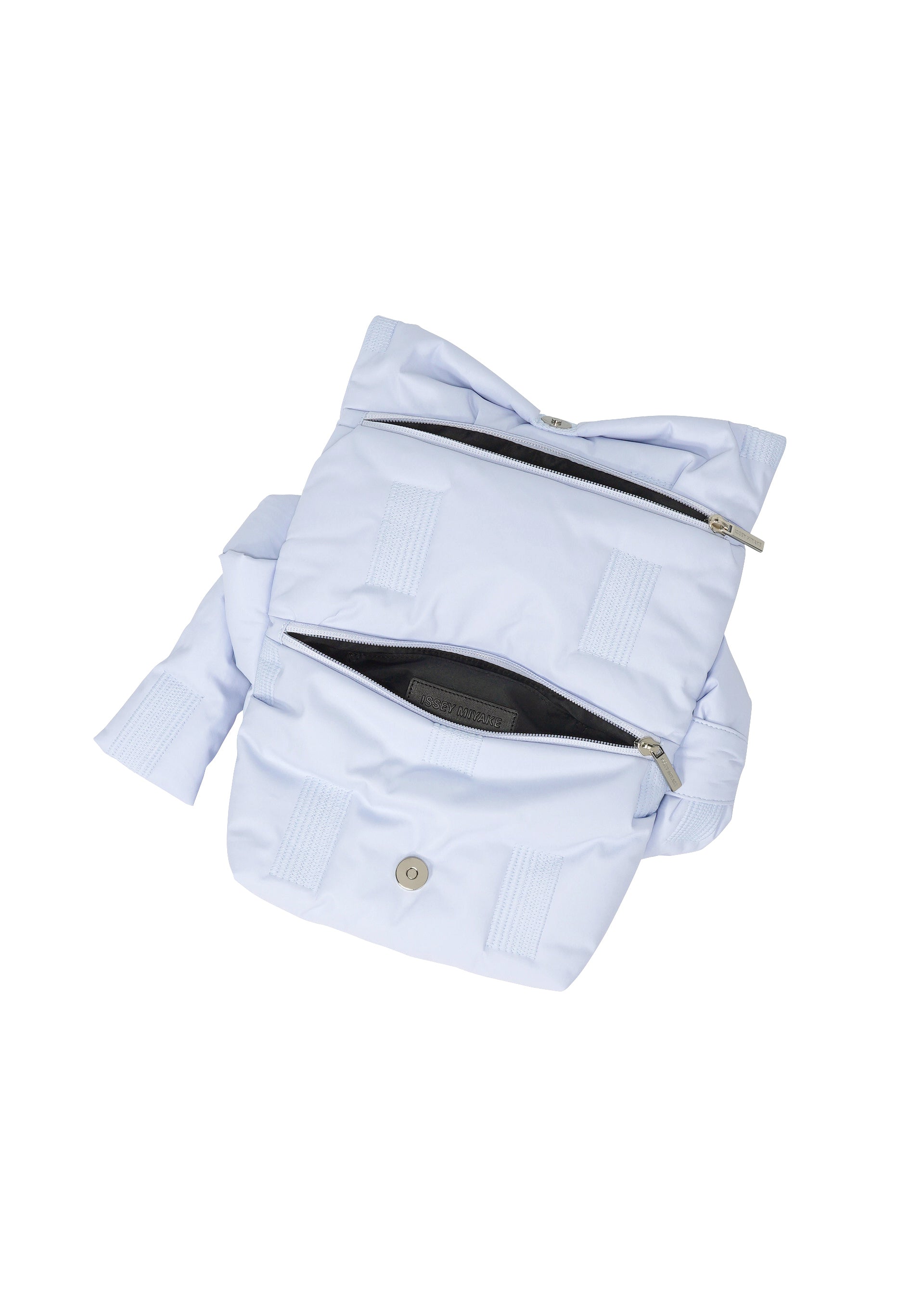 A detail shot of the ISSEY MIYAKE SQUARE CUSHION bag.