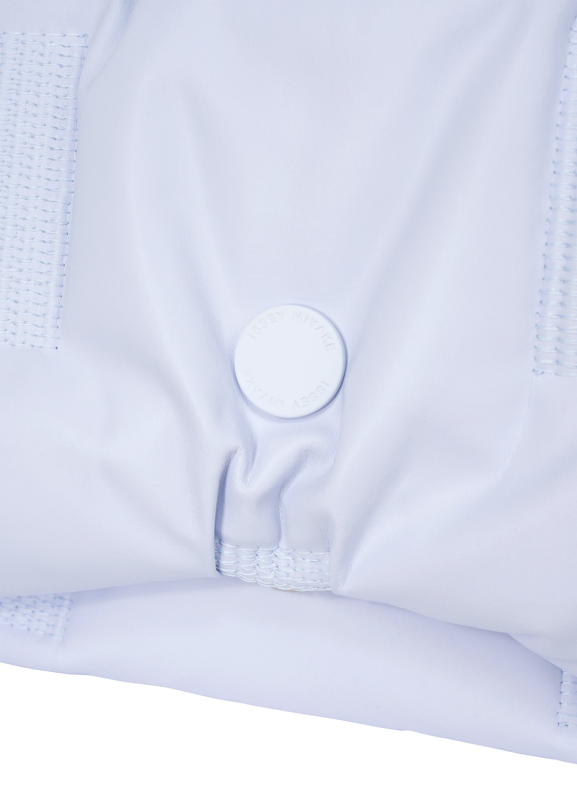 A detail shot of the ISSEY MIYAKE SQUARE CUSHION bag.