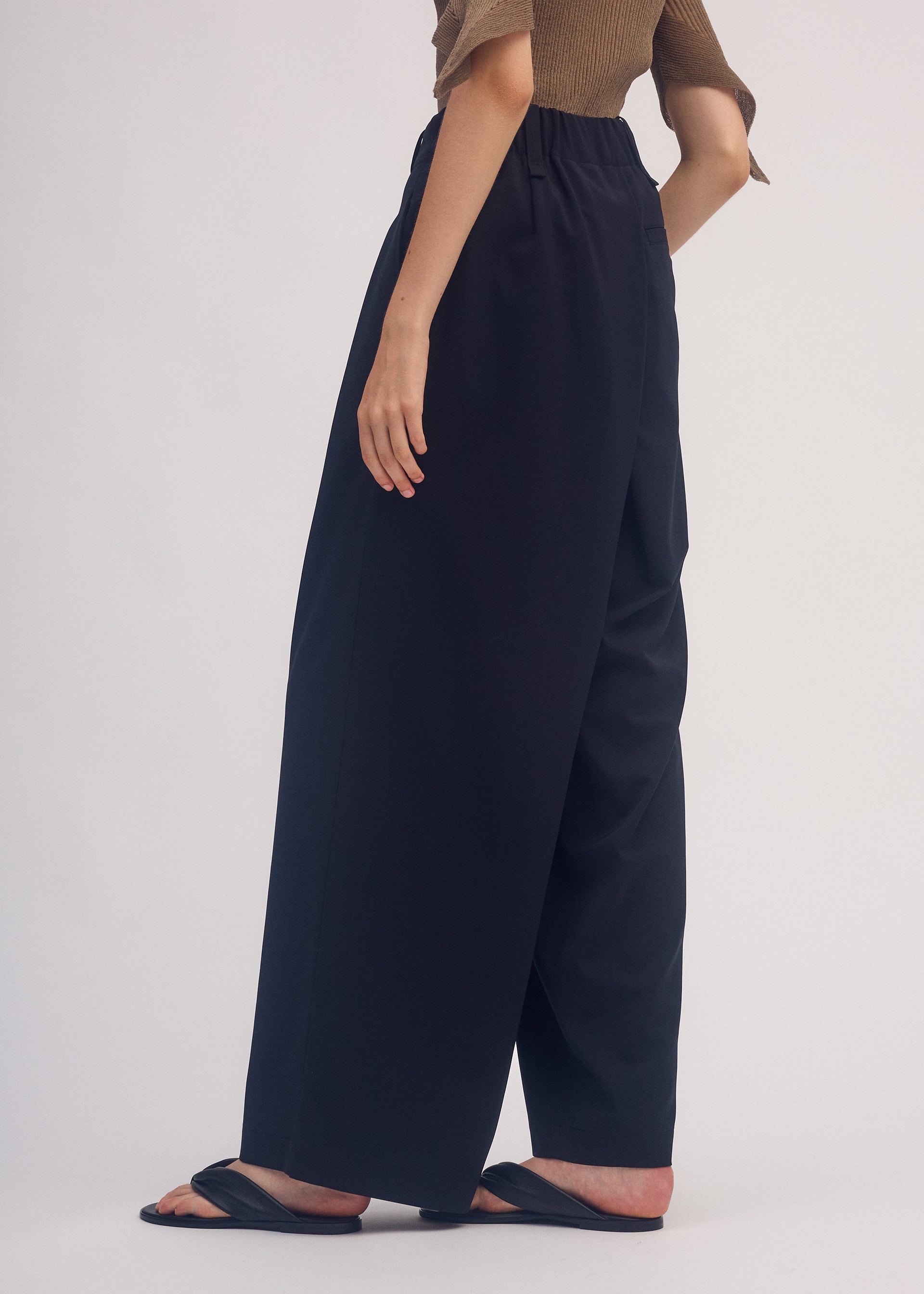 ROUND PANTS Trousers Greige