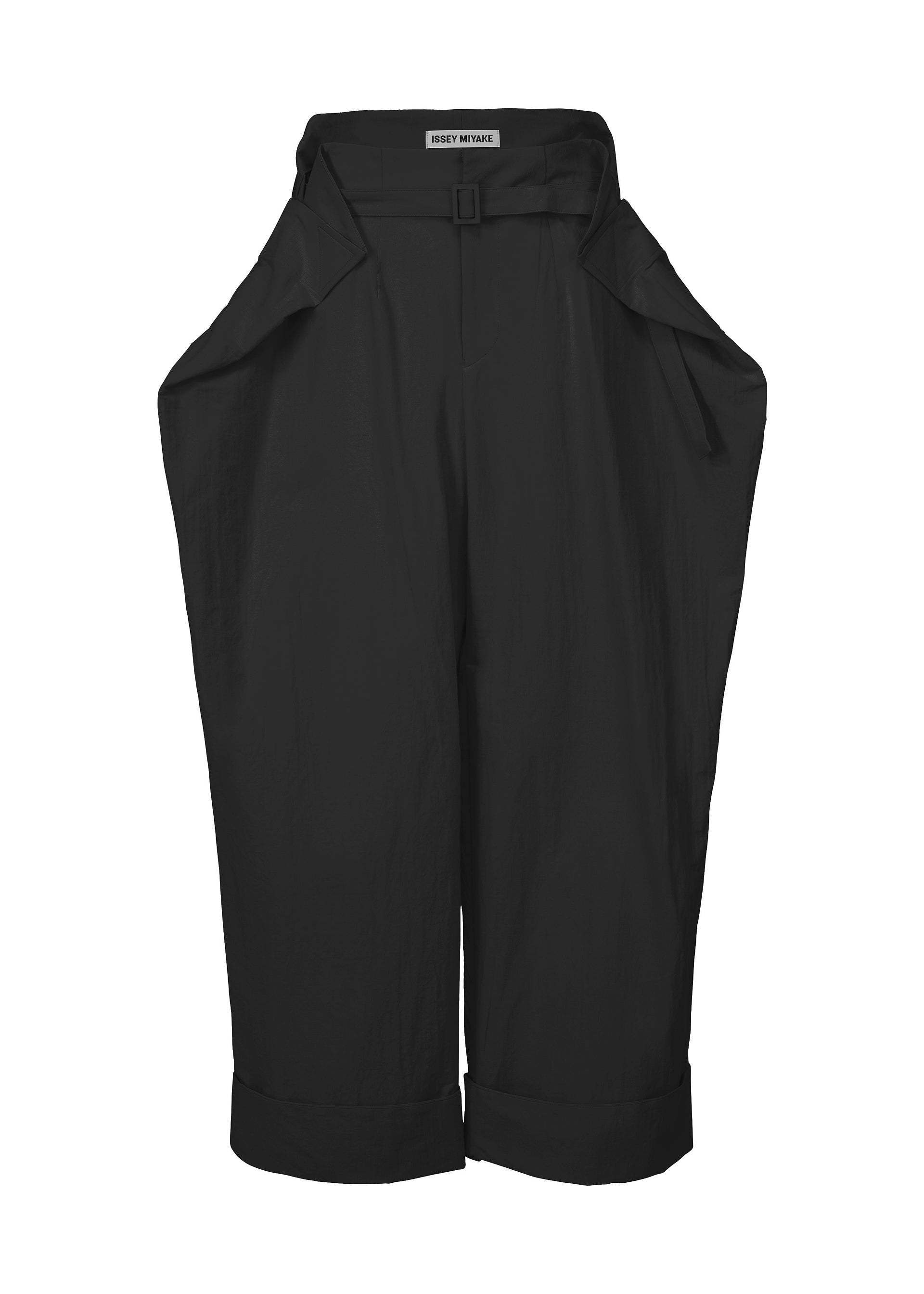 A product shot of the ISSEY MIYAKE FOLD TO FORM trousers in black (15).