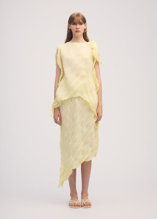 A model wears the ISSEY MIYAKE WRINKLED AND TWISTED skirt.