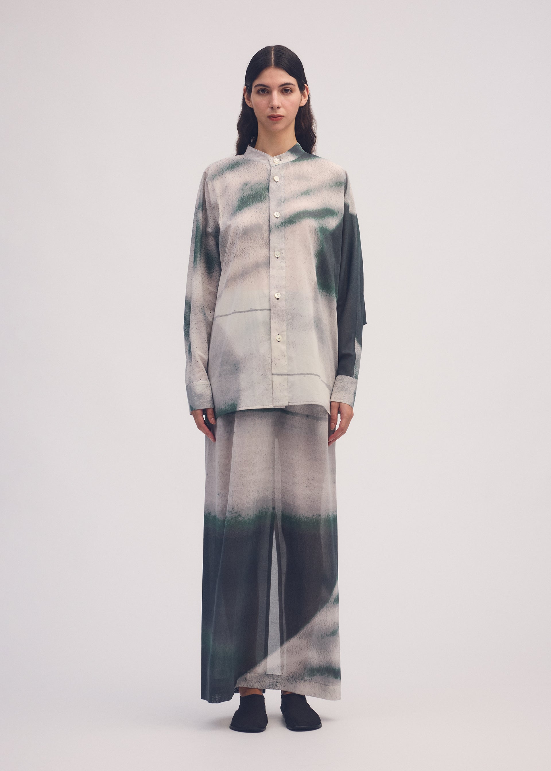A model wears the ISSEY MIYAKE SHADOW STUDY shirt.