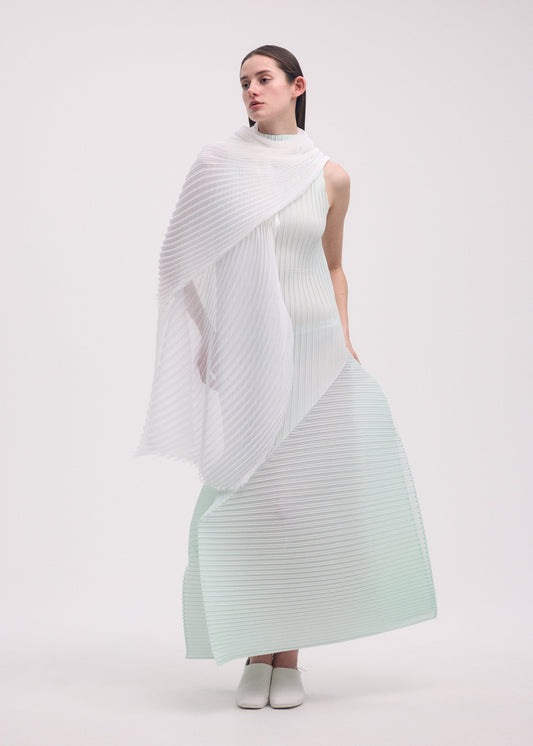 A model wears the ISSEY MIYAKE SILK WOOL PLEATS STOLE stole.
