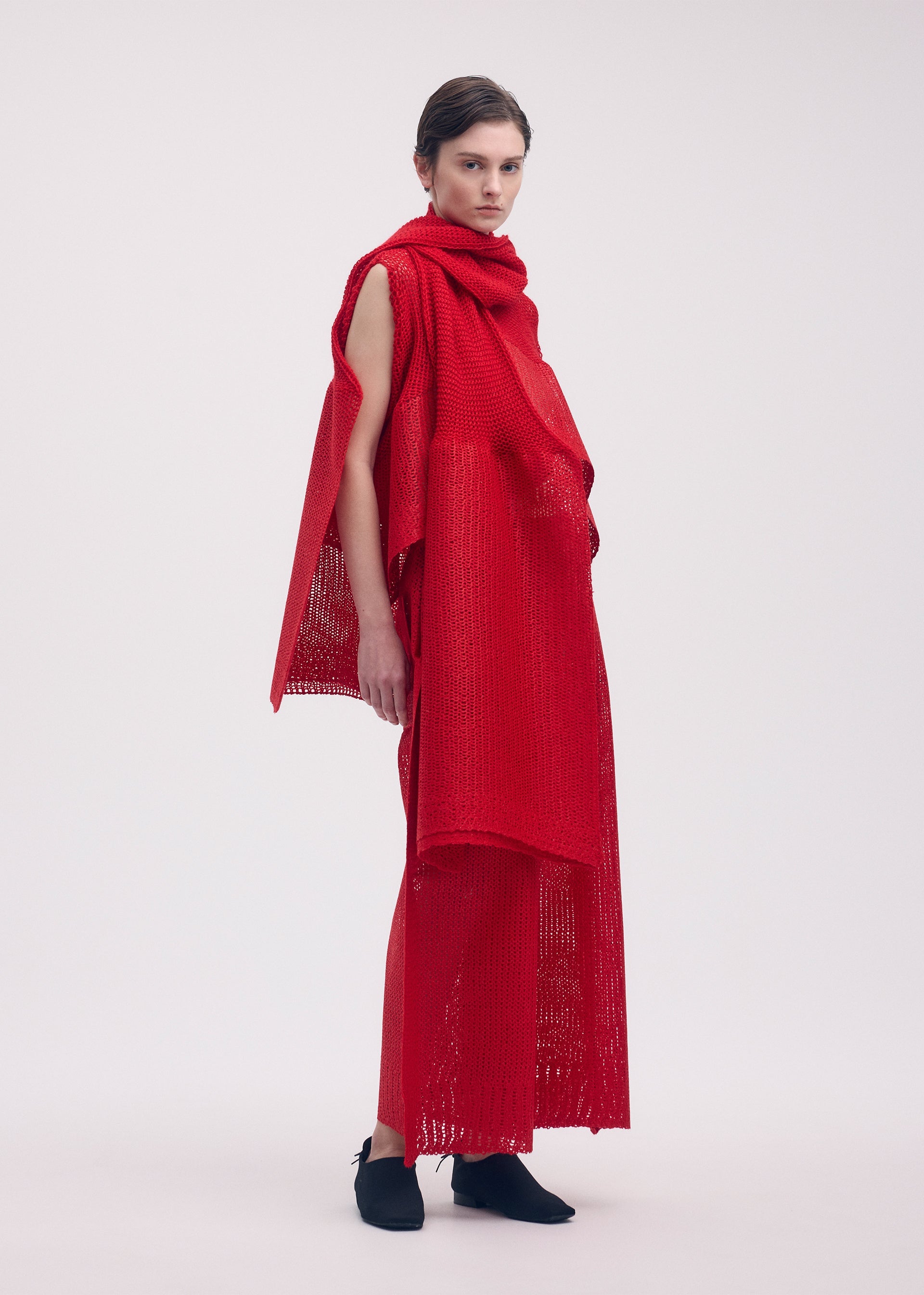 A model wears the ISSEY MIYAKE PANINI STOLE stole.