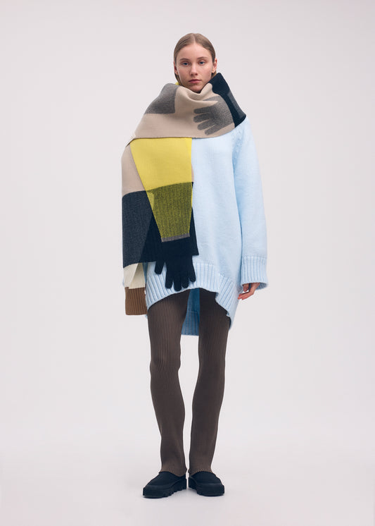 A model wears the ISSEY MIYAKE SLEEVES COLLECTION (STOLE) stole.