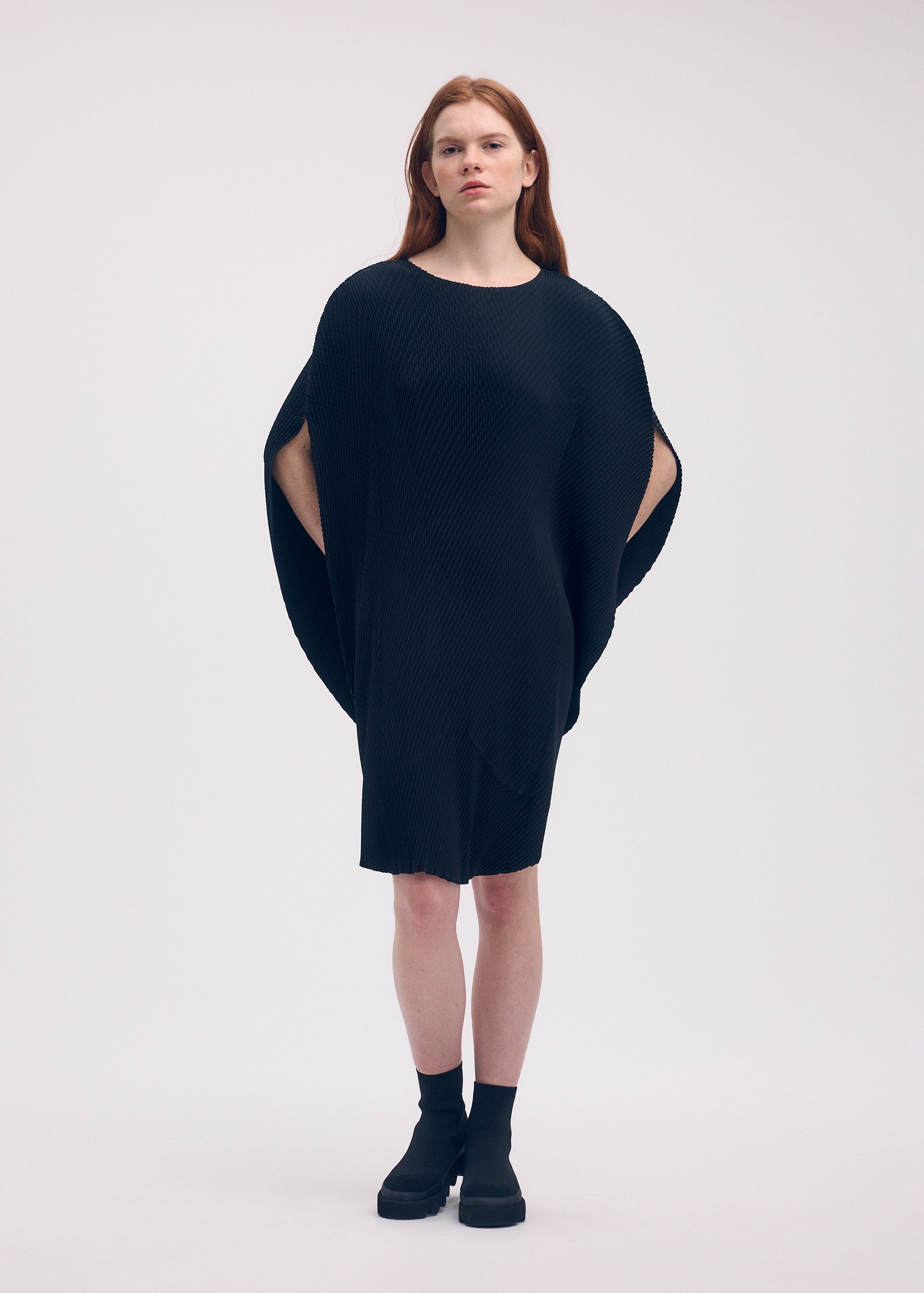 ORBICULAR PLEATS Dress Black