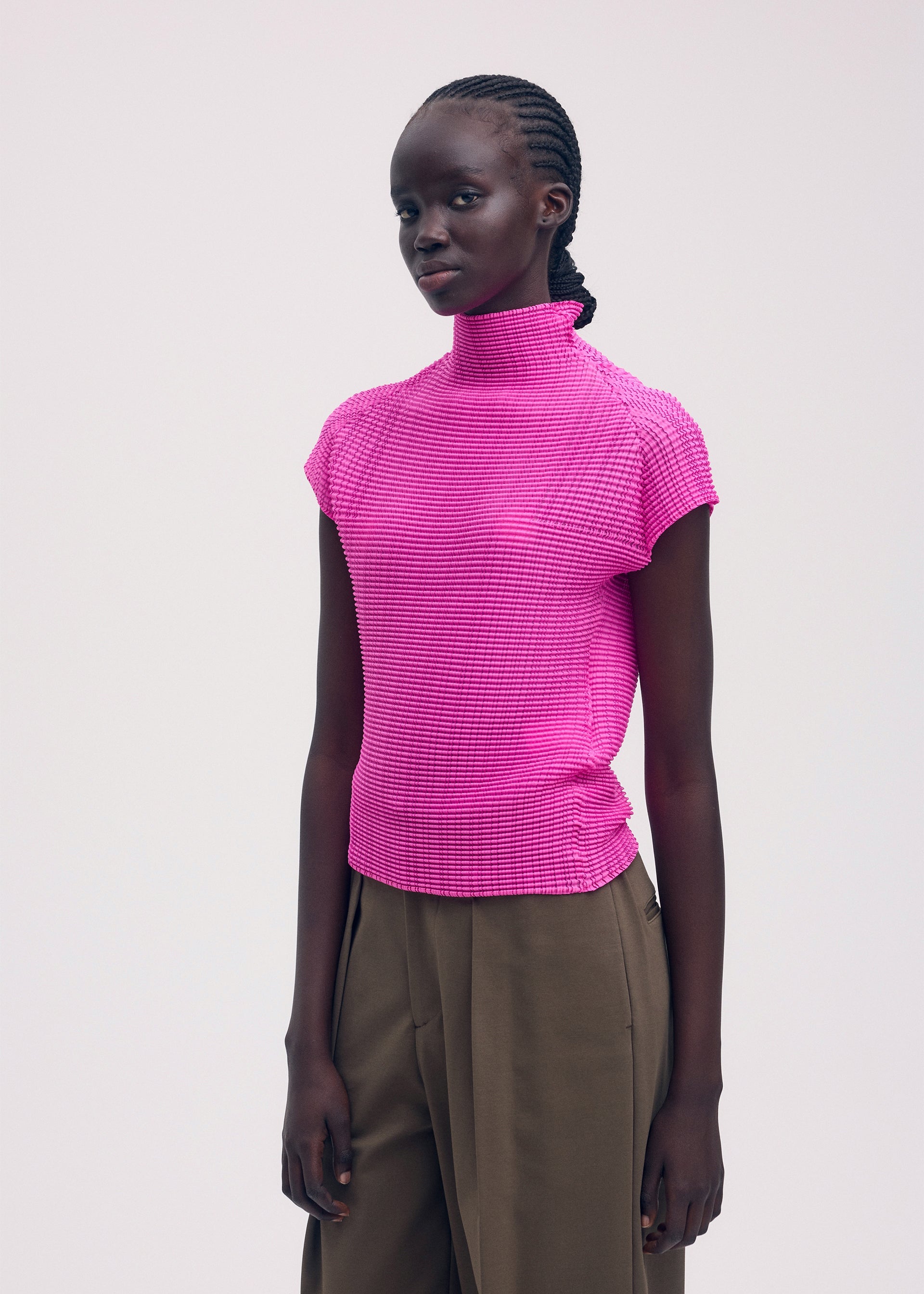 A model wears the ISSEY MIYAKE WOOLY PLEATS 58 shirt.