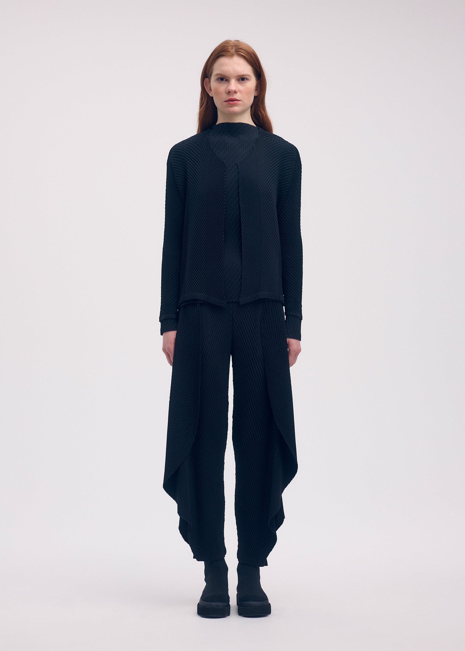ORBICULAR PLEATS Cardigan Black