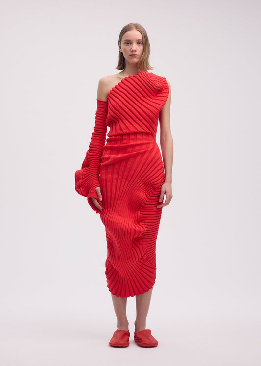 A model wears the ISSEY MIYAKE KNIT (AS IT IS) dress.