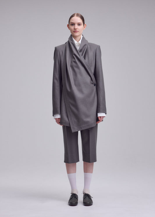 A model wears the ISSEY MIYAKE MANNER manner-jacket-grey.