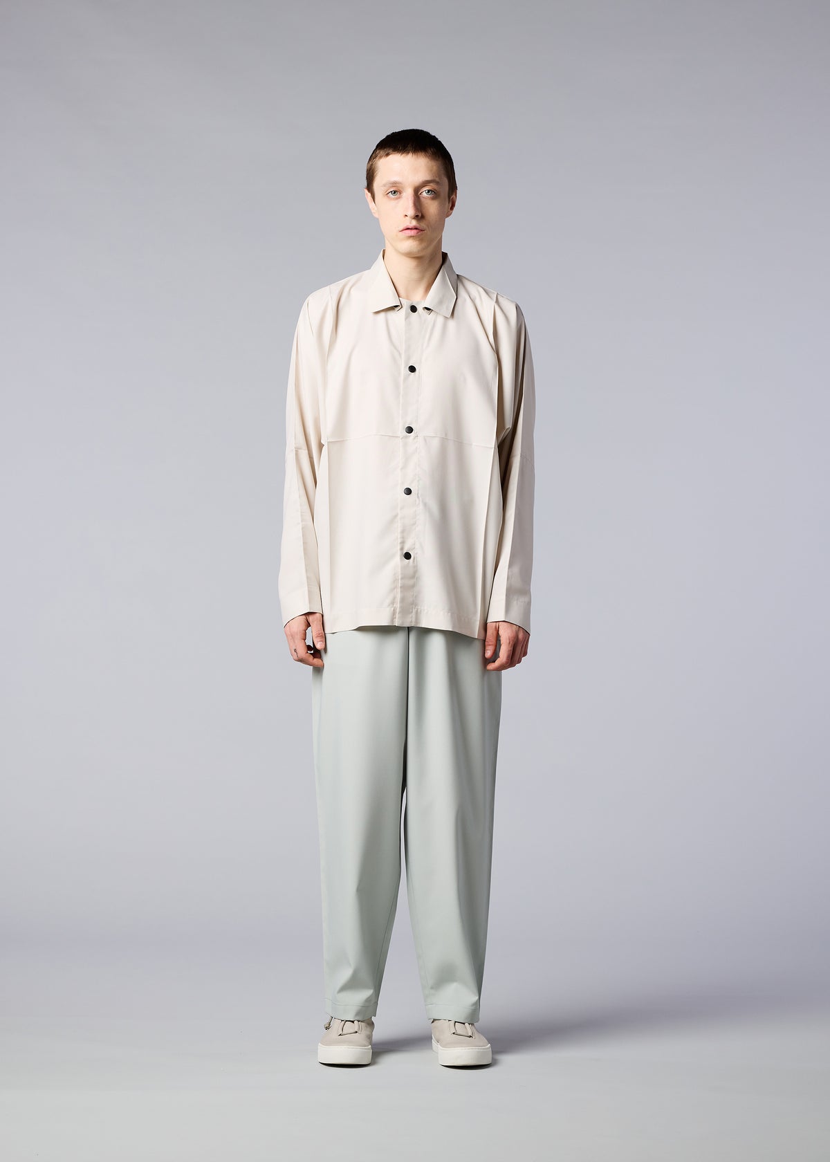 A model wears the IM MEN FLAT trousers