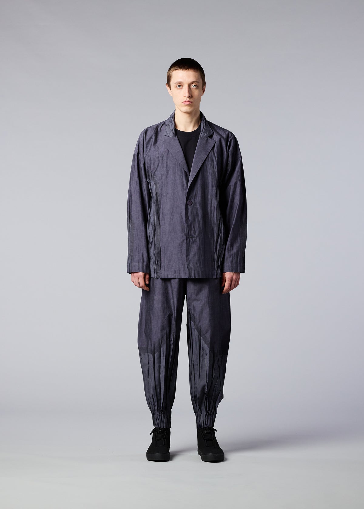 A model wears the IM MEN DUO trousers