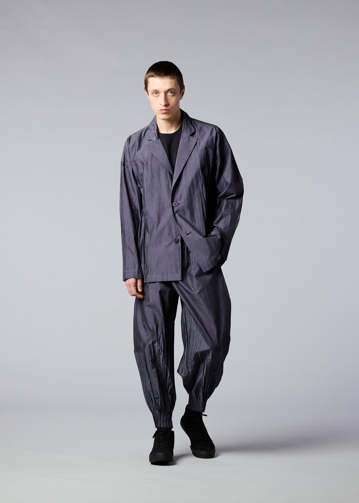 A model wears the IM MEN DUO trousers