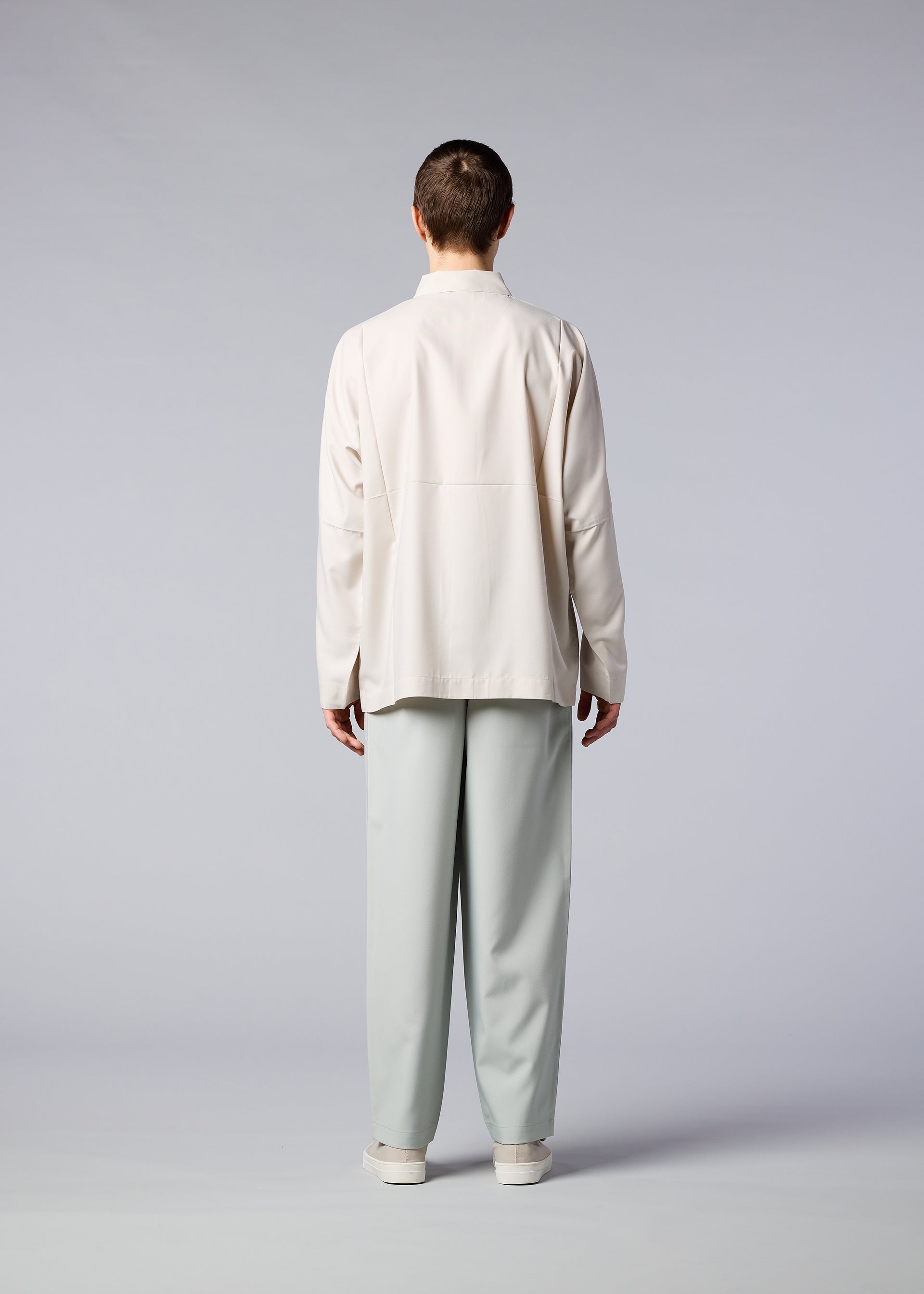 A model wears the IM MEN COMPACT SHIRT 1 shirt