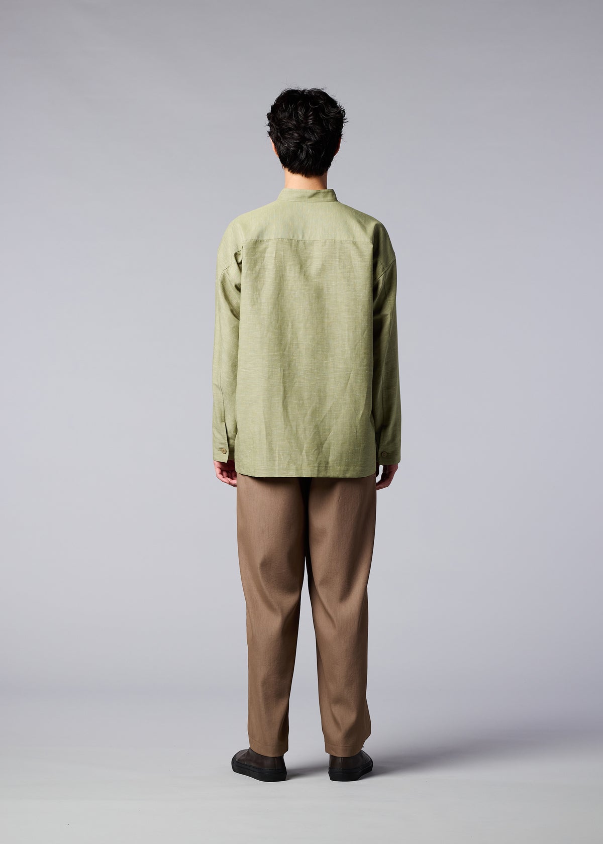 A model wears the IM MEN HYBRID SHIRT shirt
