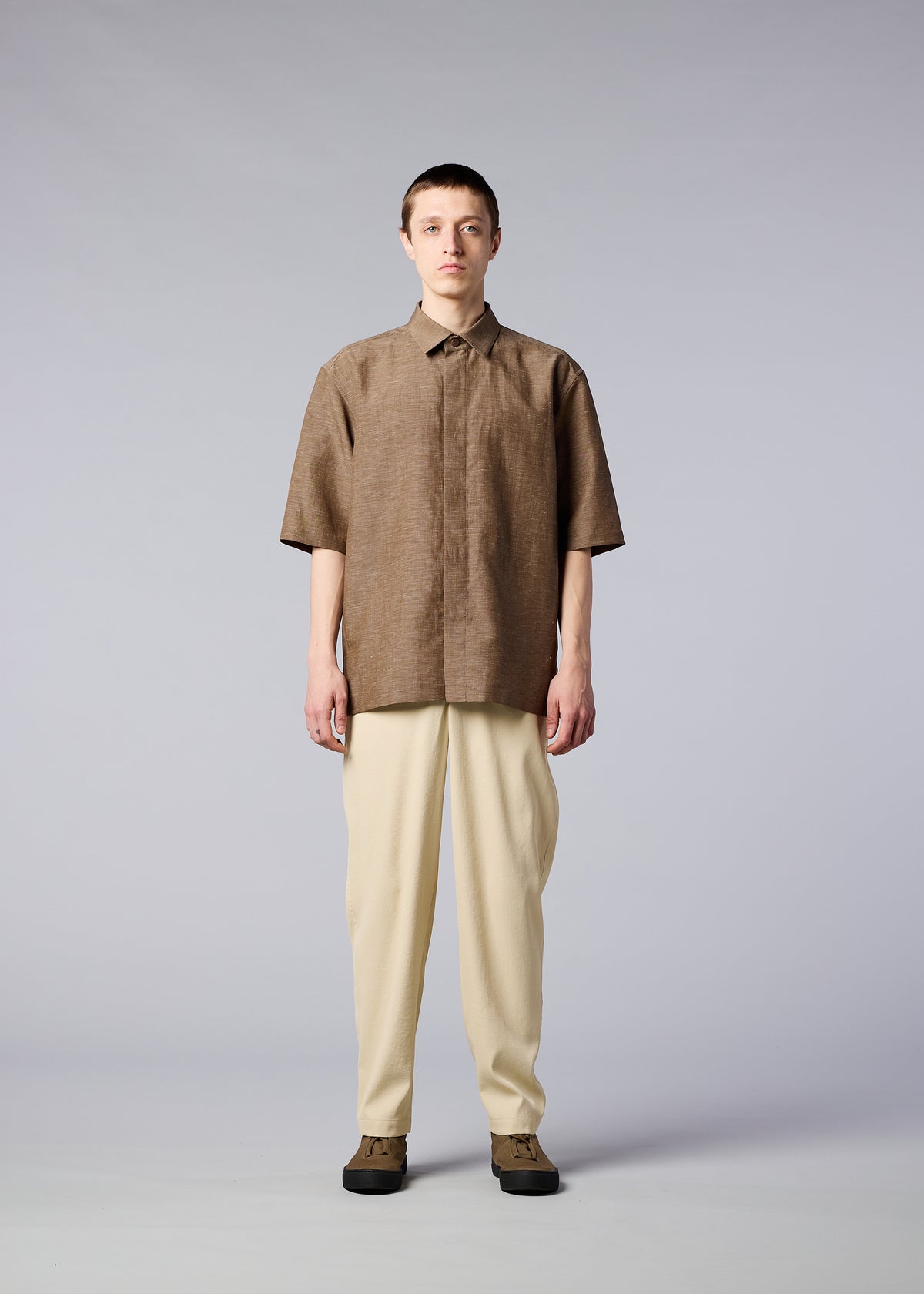 A model wears the IM MEN HYBRID SHIRT shirt