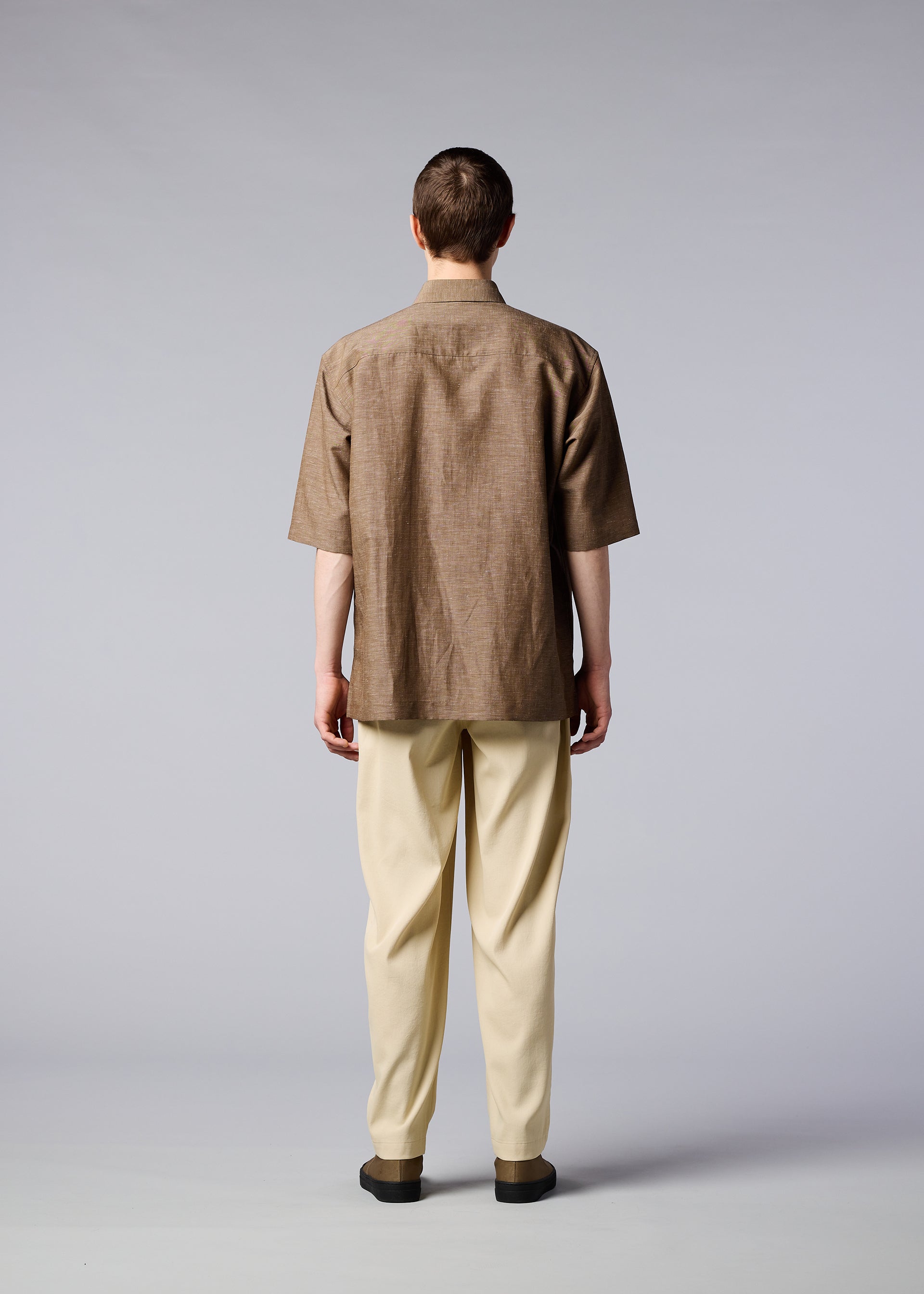 A model wears the IM MEN HYBRID SHIRT shirt