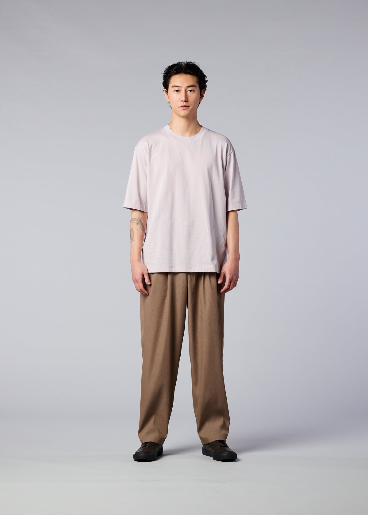A model wears the IM MEN 60/2 JERSEY STITCH top