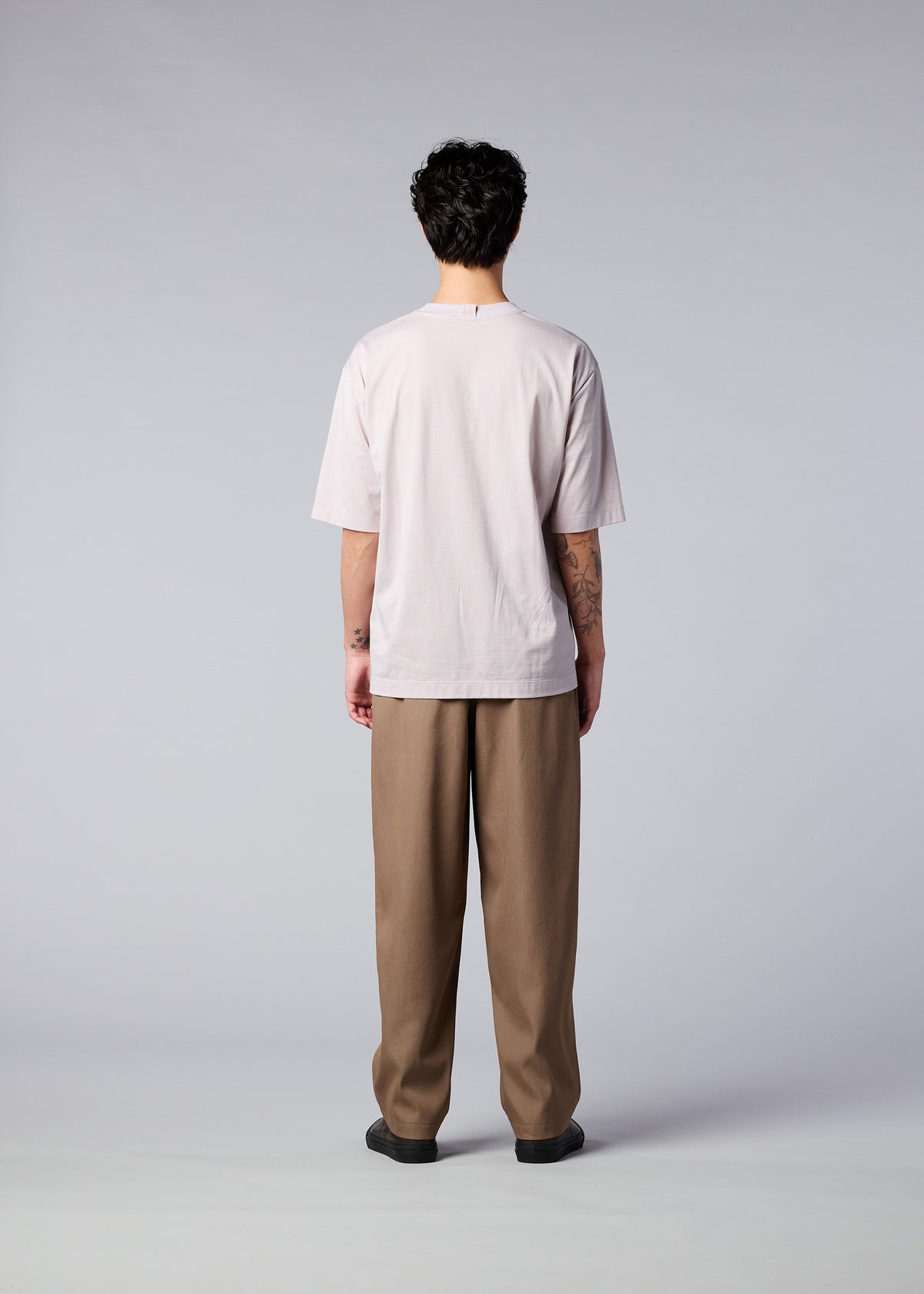 A model wears the IM MEN 60/2 JERSEY STITCH top